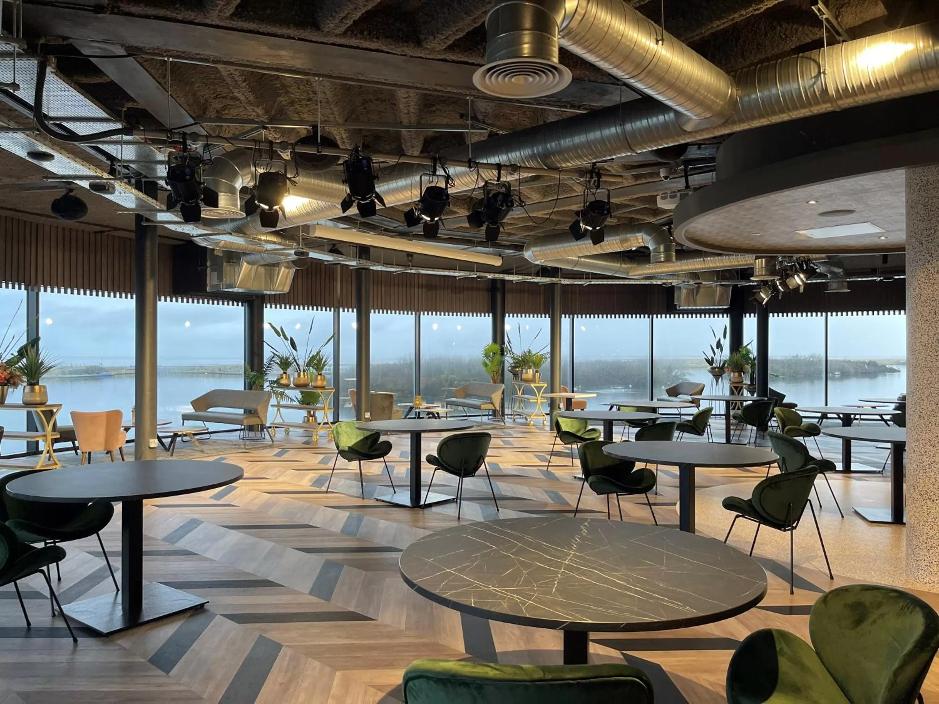 Restaurant/places to eat in Waterfront Southport Hotel