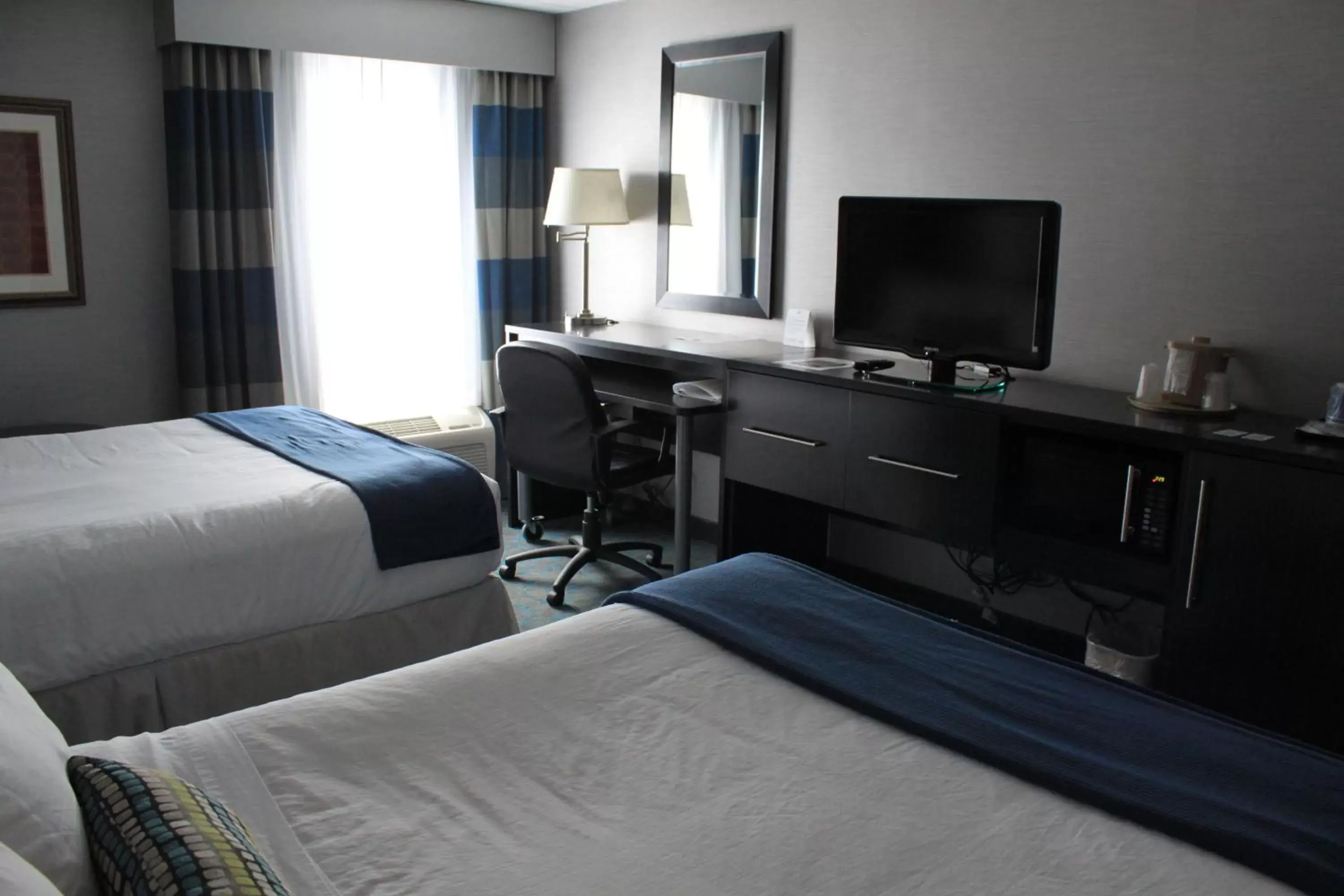 Photo of the whole room, Bed in Holiday Inn Express Janesville-I-90 & US Highway 14, an IHG Hotel