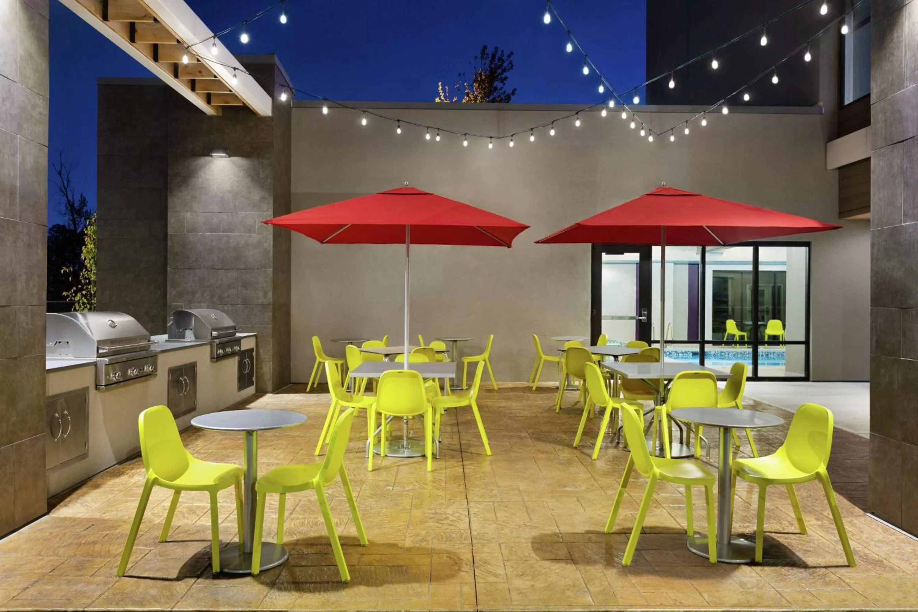 Property building in Home2 Suites By Hilton Portland Airport