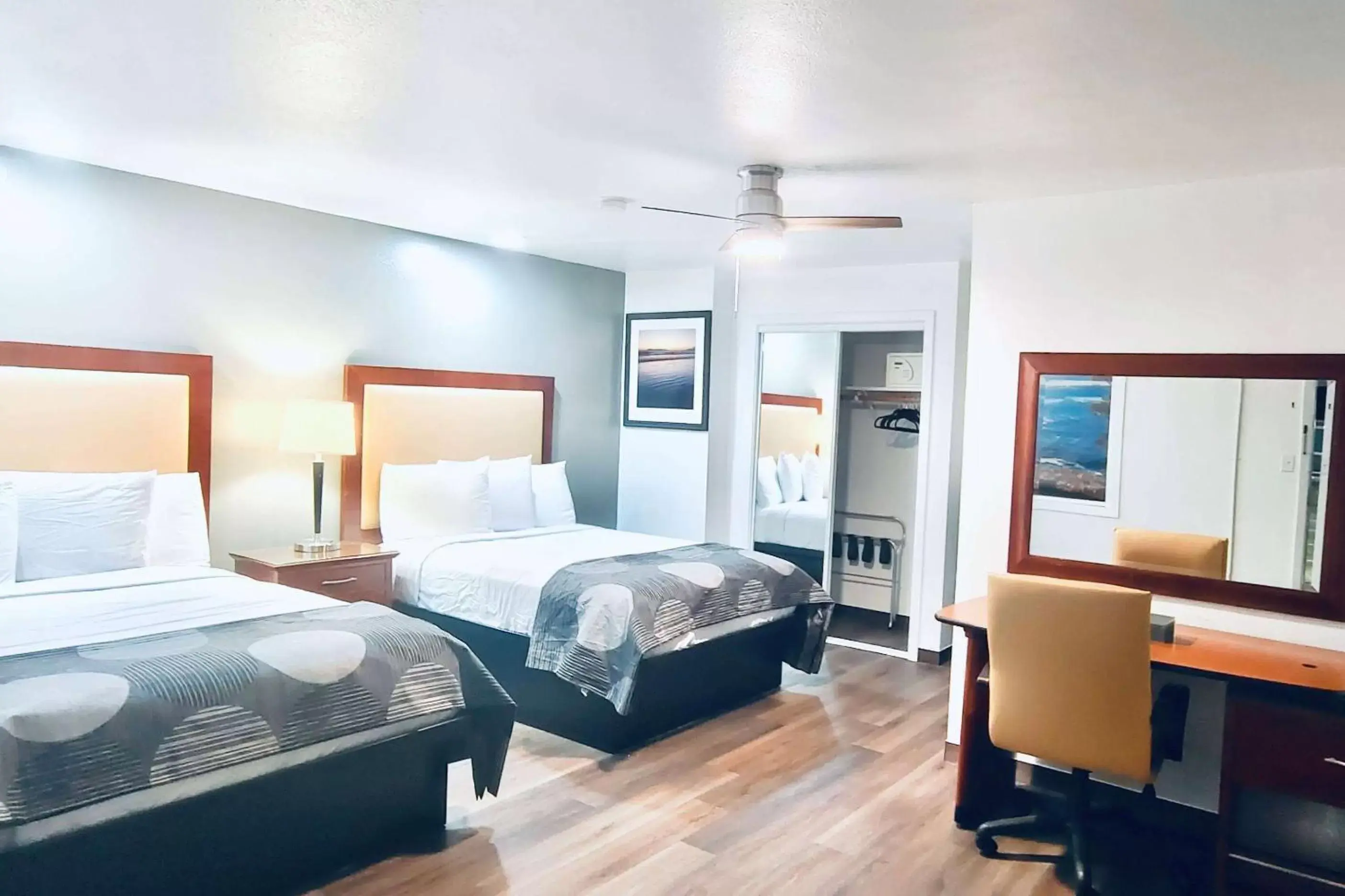 Photo of the whole room, Bed in Oceanside Inn & Suites, a Days Inn by Wyndham