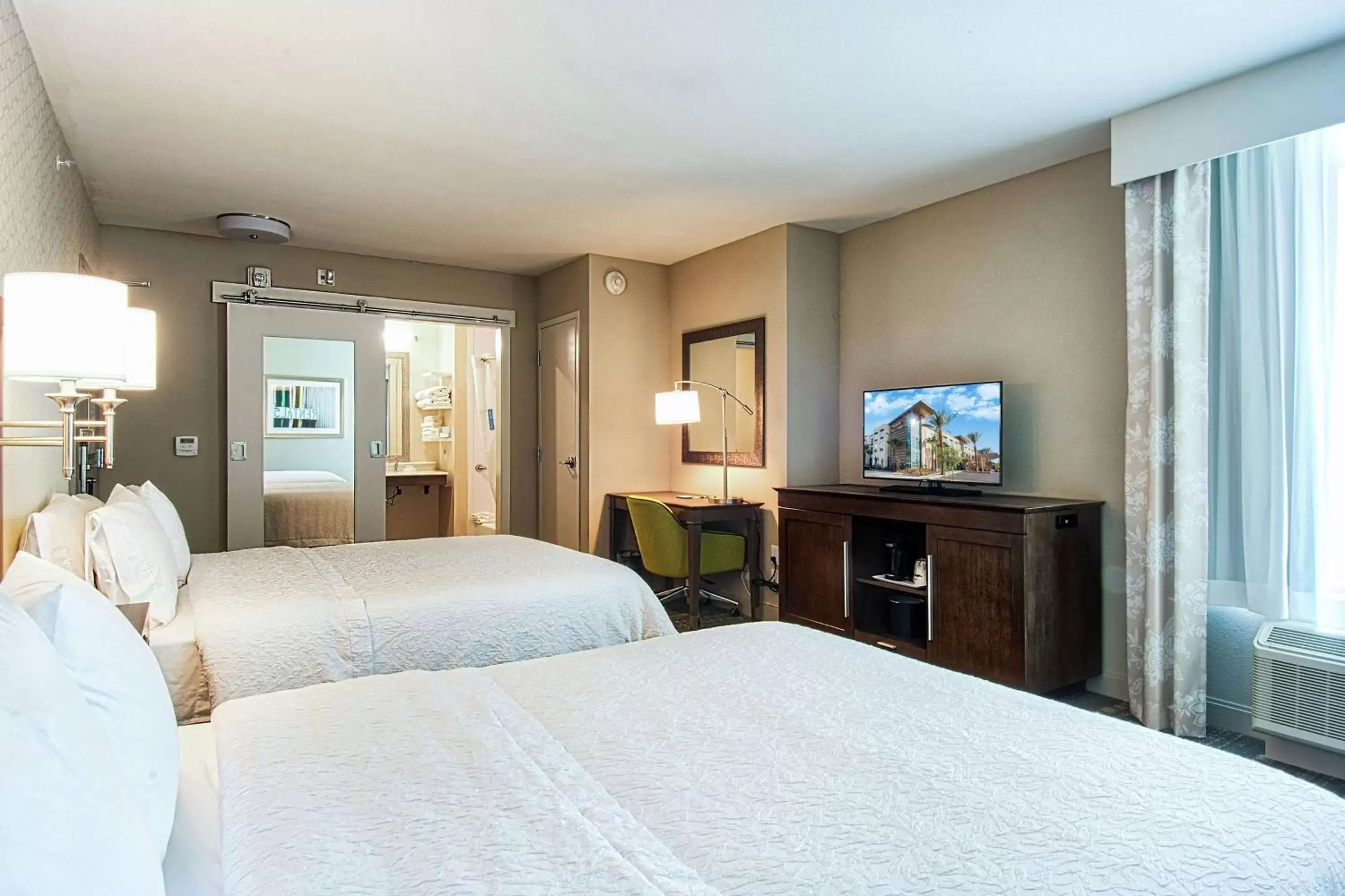 Bedroom, Bed in Hampton Inn & Suites by Hilton Mission Viejo Laguna San Juan Capistrano