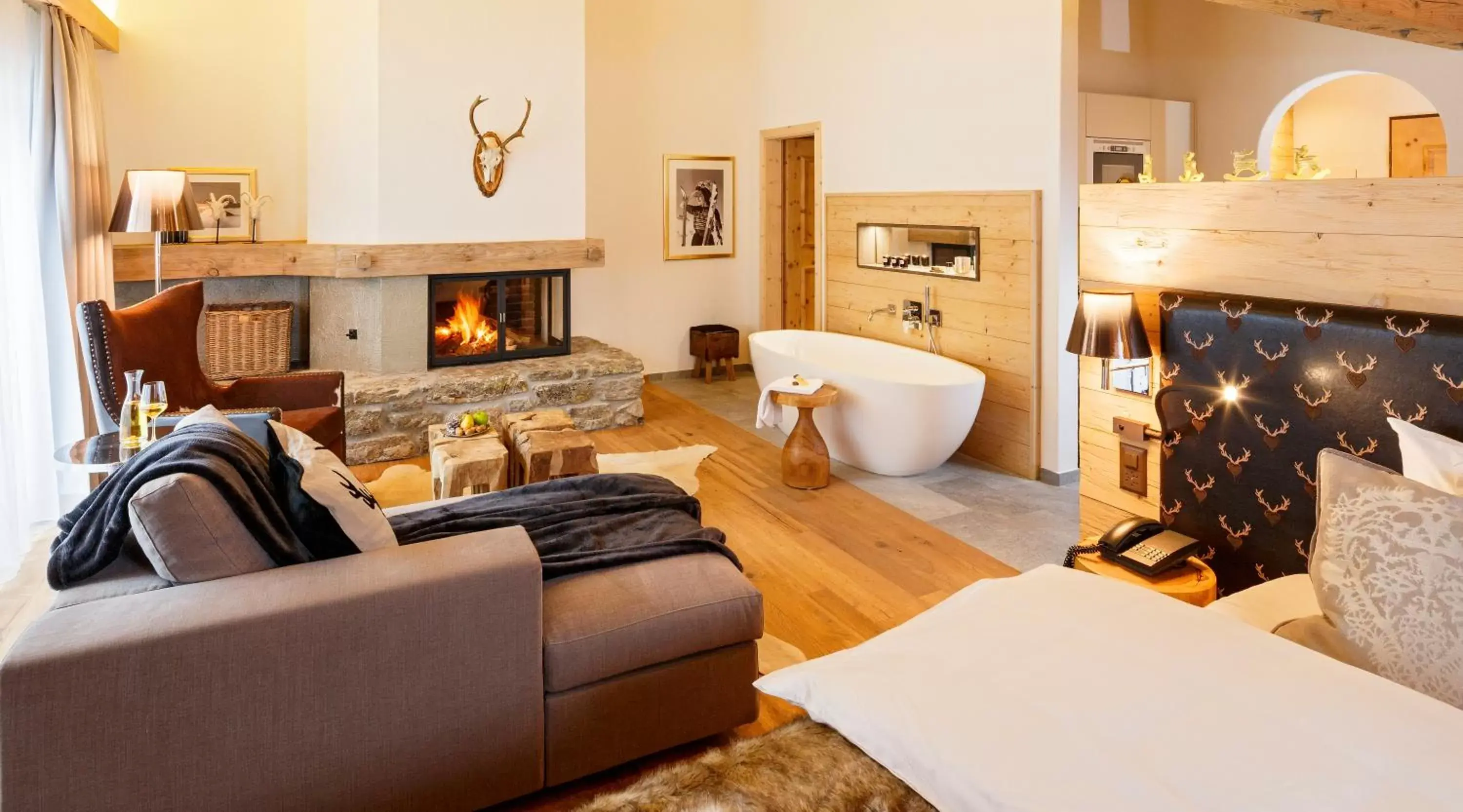 Bed, Seating Area in Hotel Piz Buin Klosters