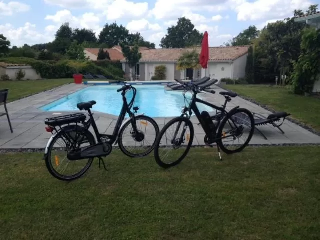 Cycling in Le Temps des Hôtes