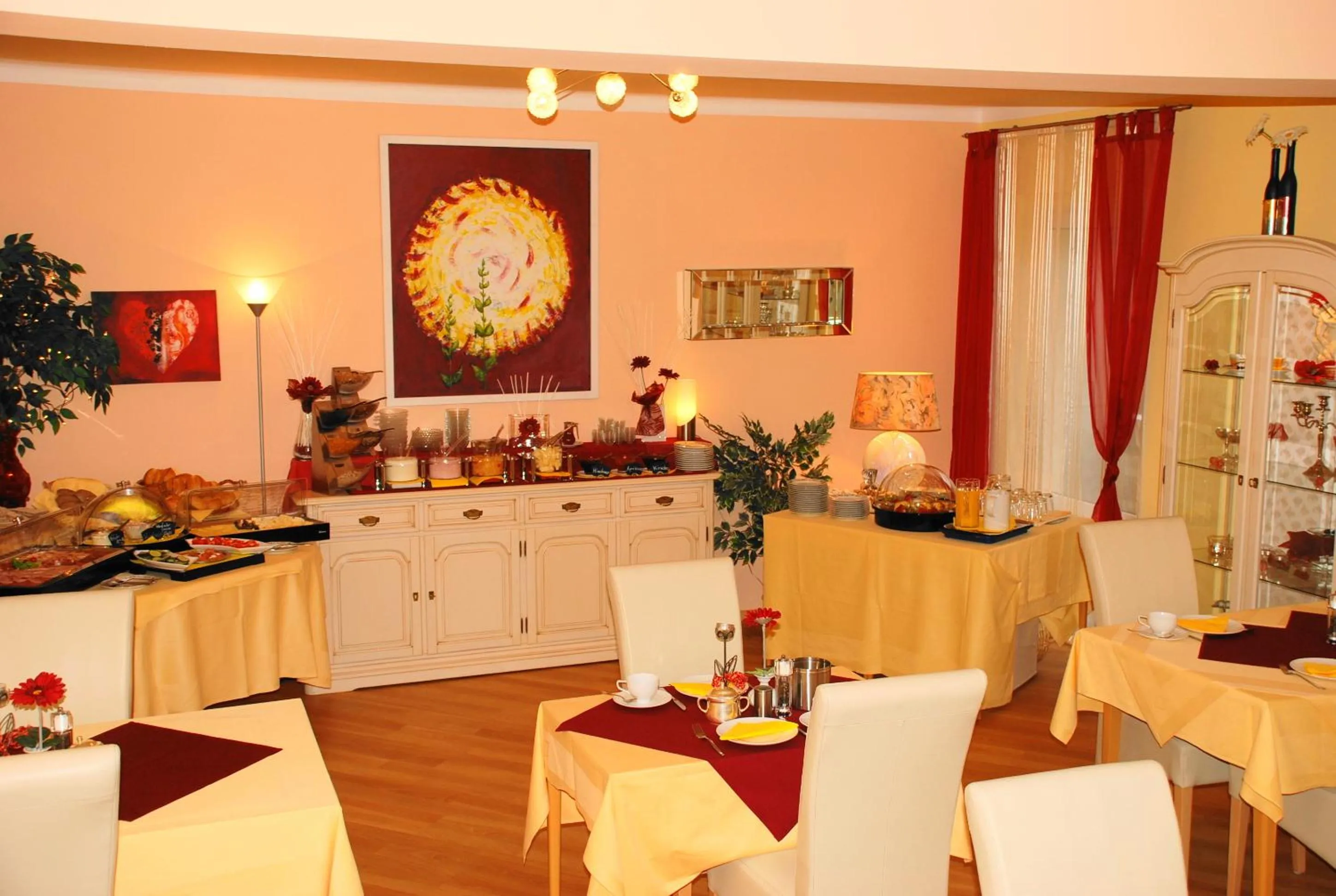 Restaurant/places to eat in Hotel Heissinger