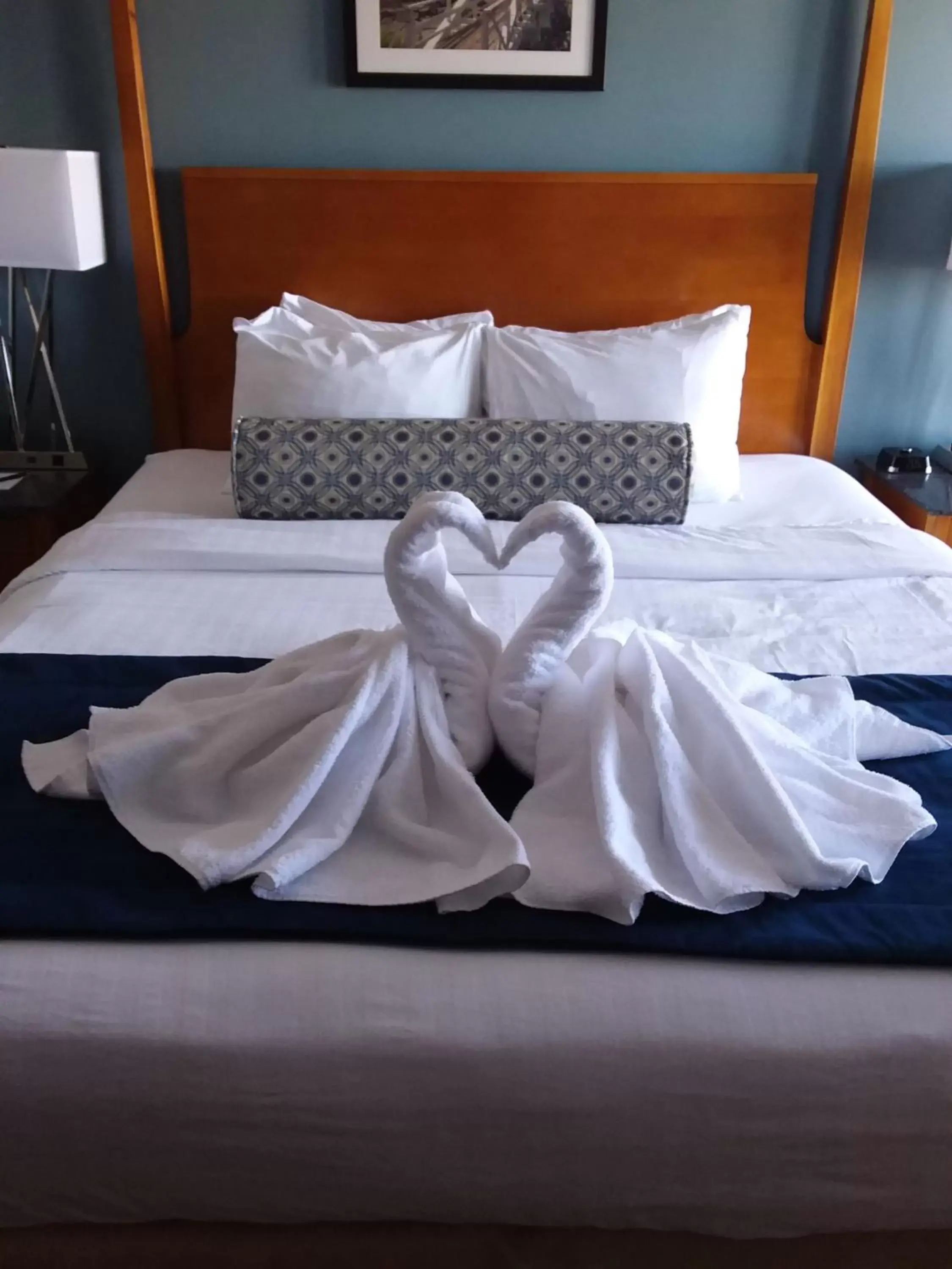 Bed in Rockland Harbor Hotel