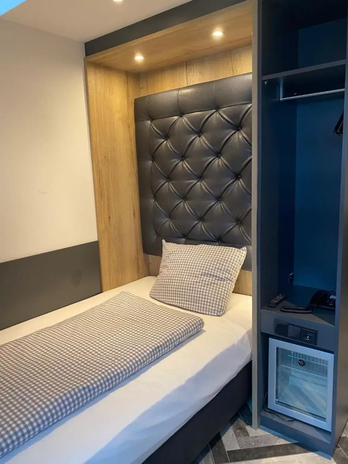 Photo of the whole room, Bed in Munich Deluxe Hotel Photo of the whole room, Bed in Munich Deluxe Hotel