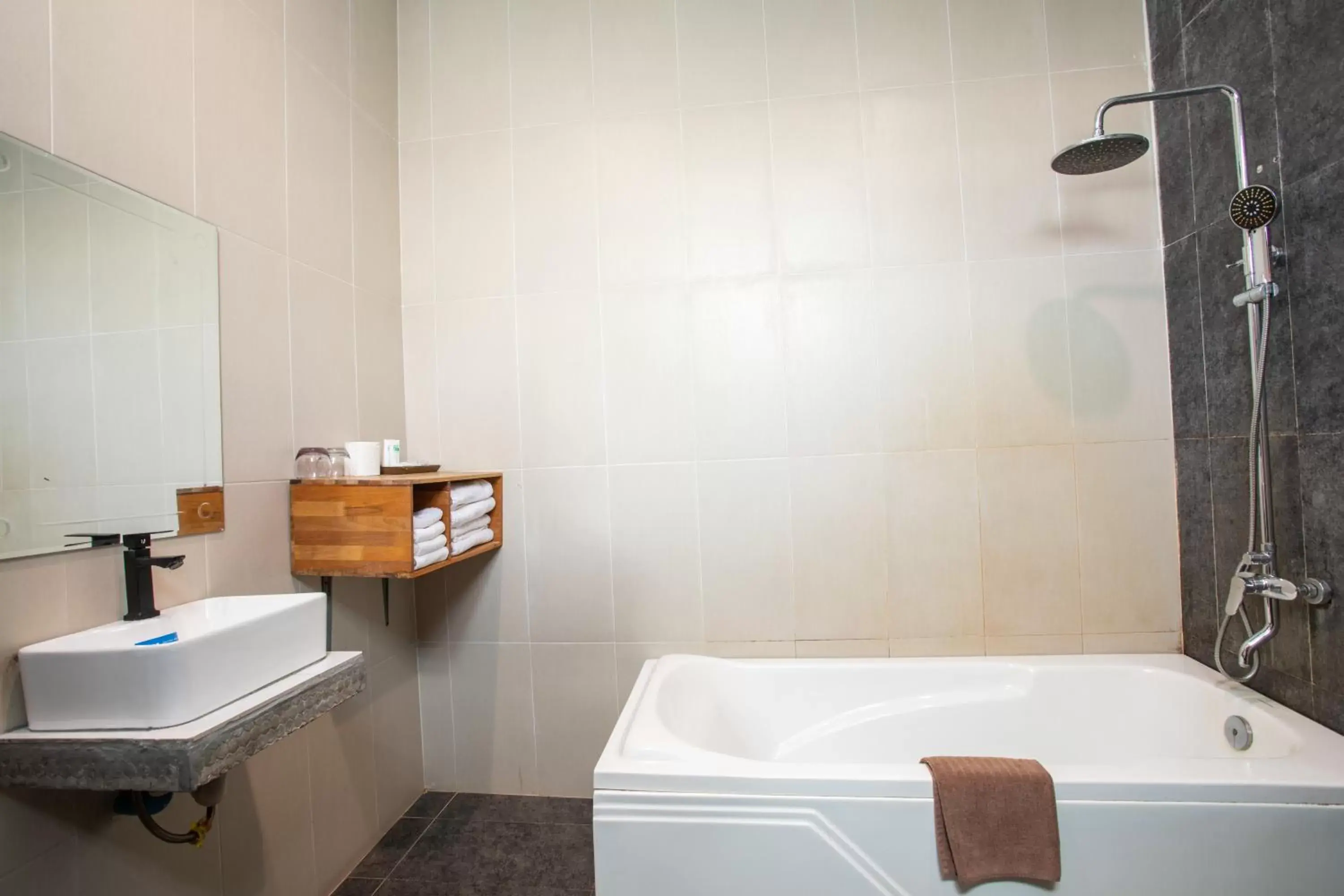 Bathroom in Indra Porak Residence Hotel