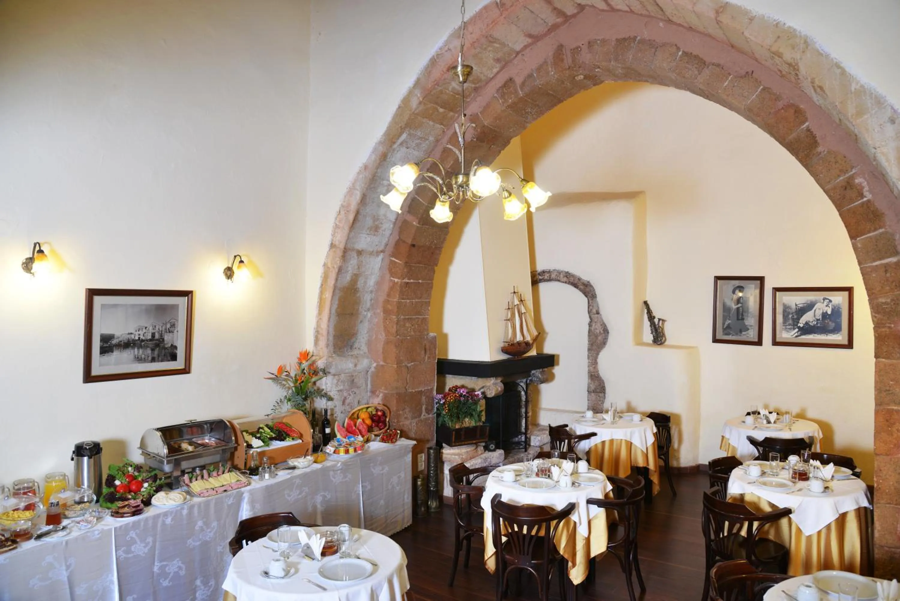Restaurant/places to eat in Porto Del Colombo Traditional Boutique Hotel
