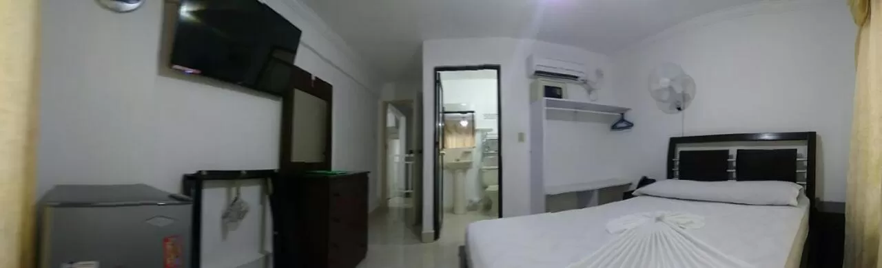 Staff, TV/Entertainment Center in Hotel Jardin De Tequendama