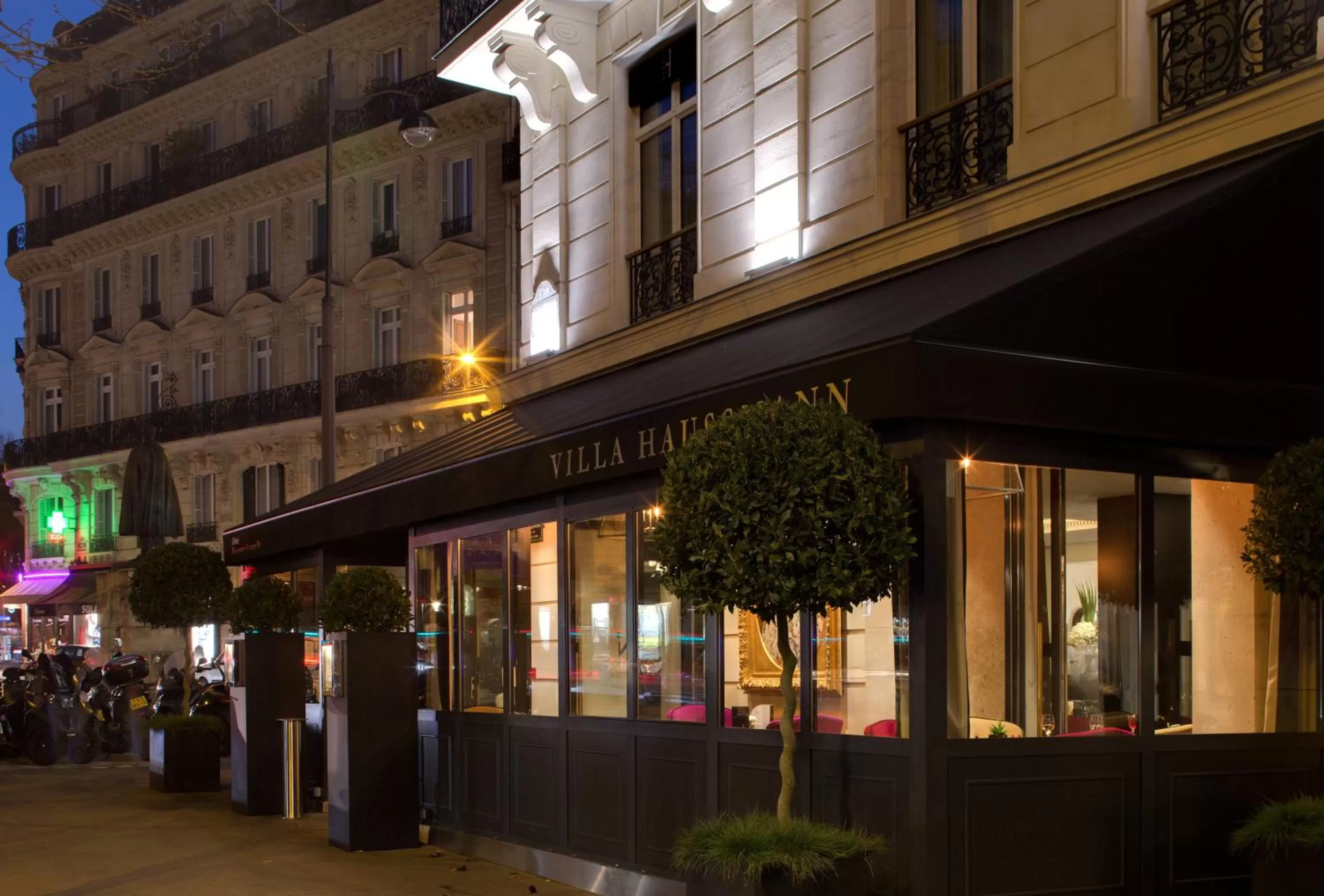 Restaurant/places to eat in La Villa Haussmann