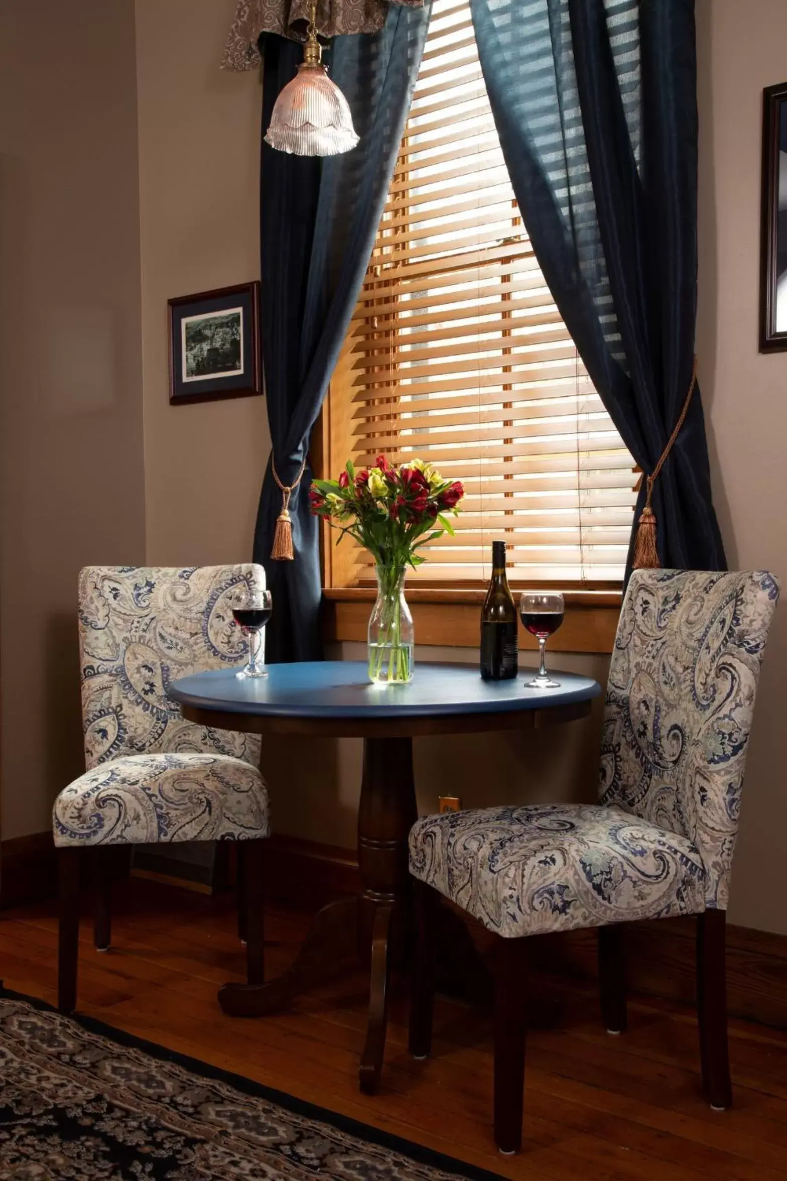 Seating Area in Riverboat Suites