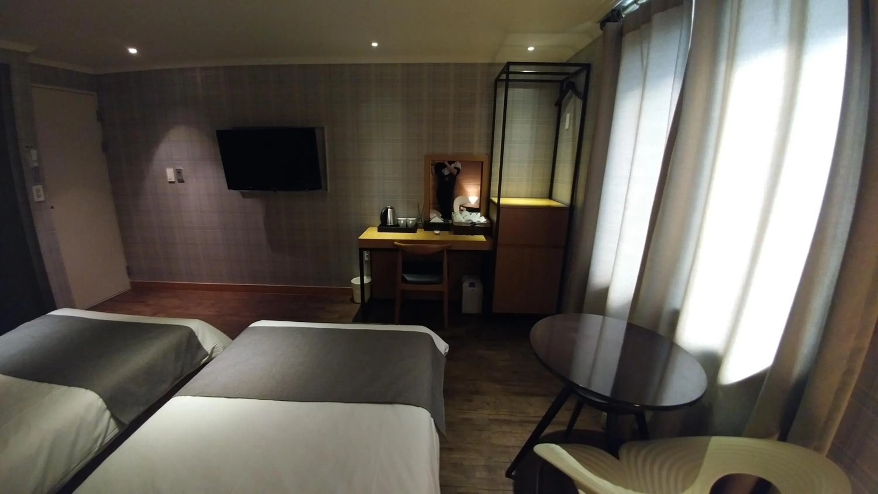 Photo of the whole room, Bed in Hotel Tong Yeondong Jeju