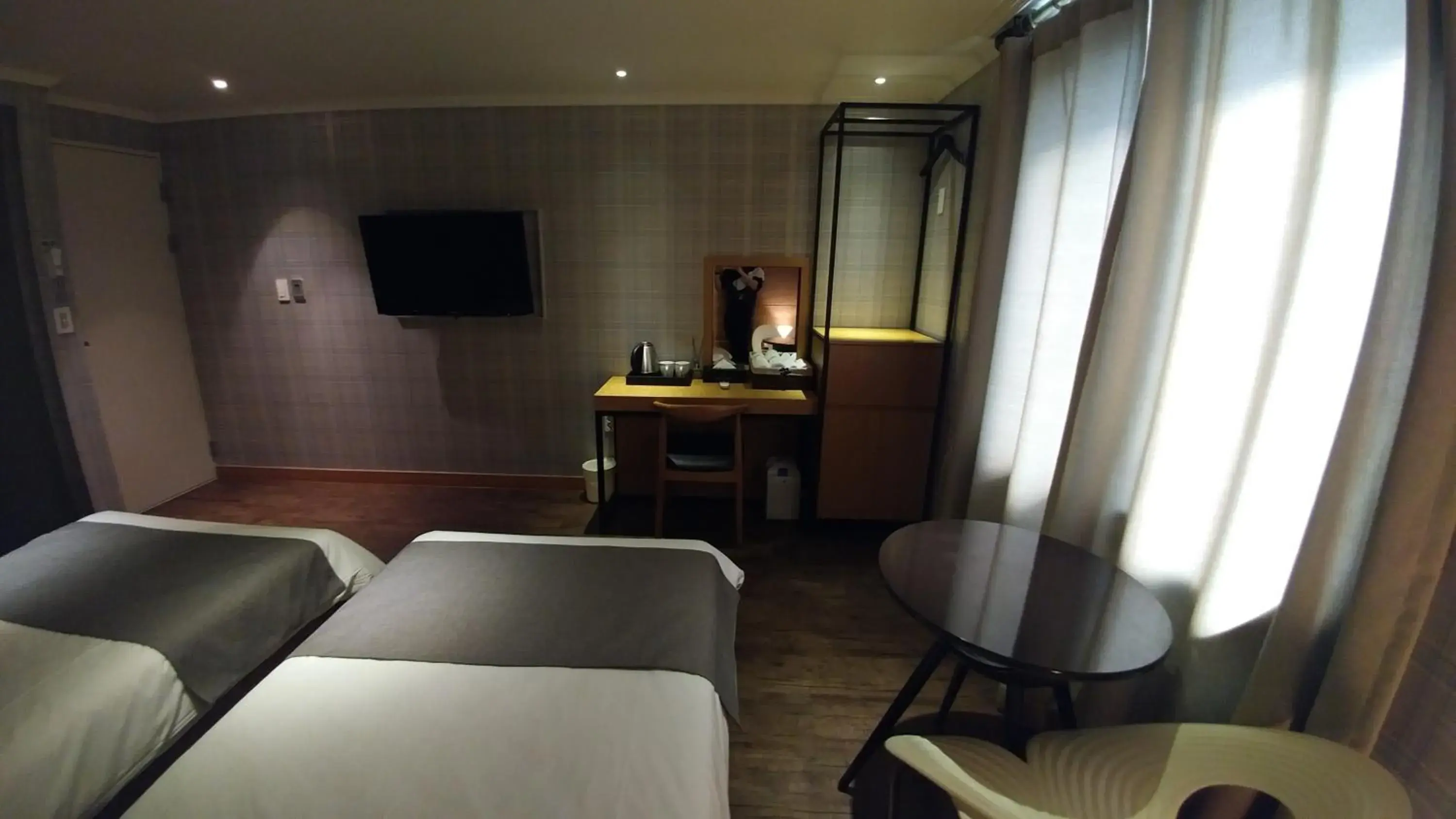 Photo of the whole room, TV/Entertainment Center in Hotel Tong Yeondong Jeju