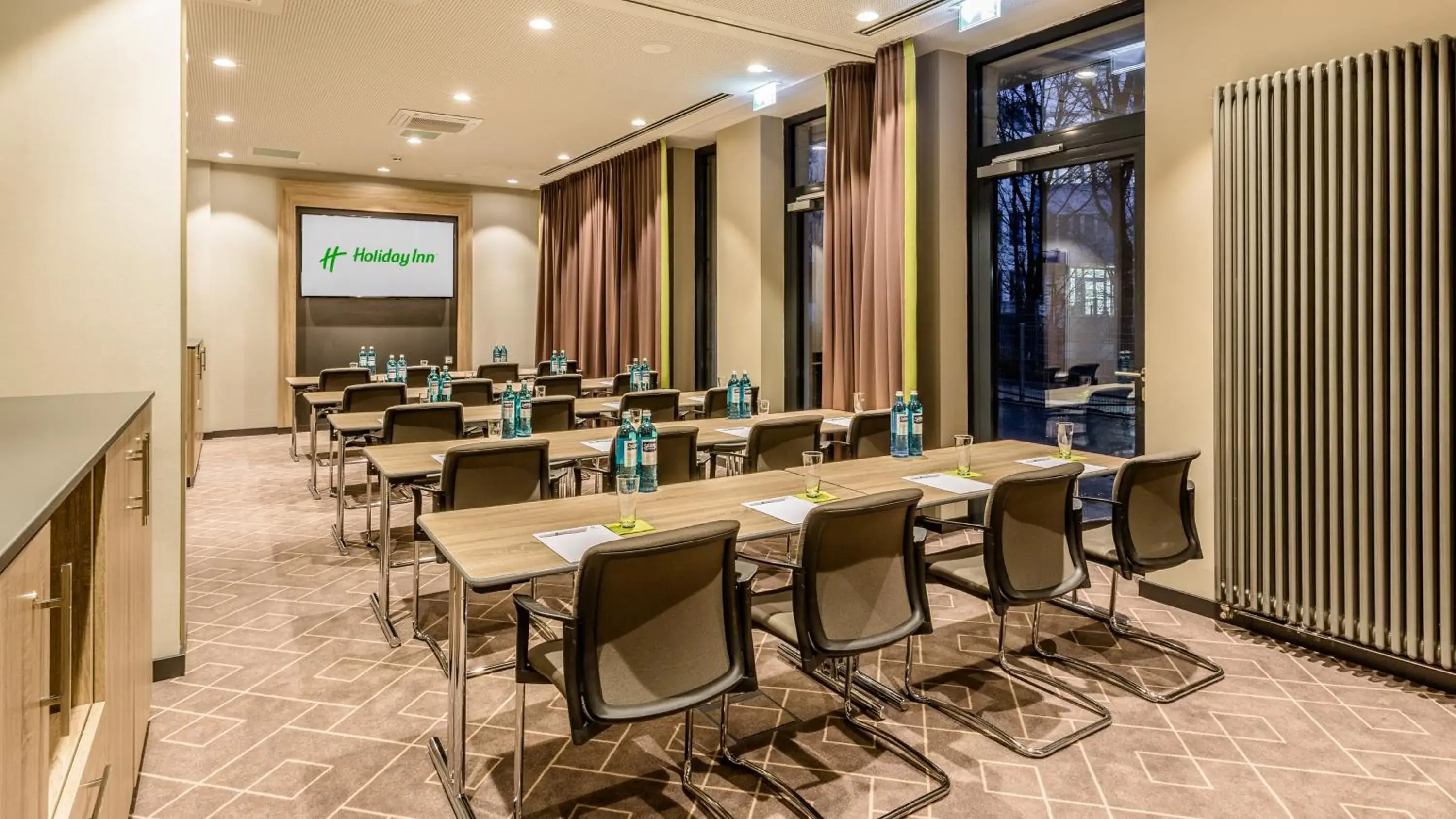 Meeting/conference room, Restaurant/Places to Eat in Holiday Inn Munich - City East, an IHG Hotel