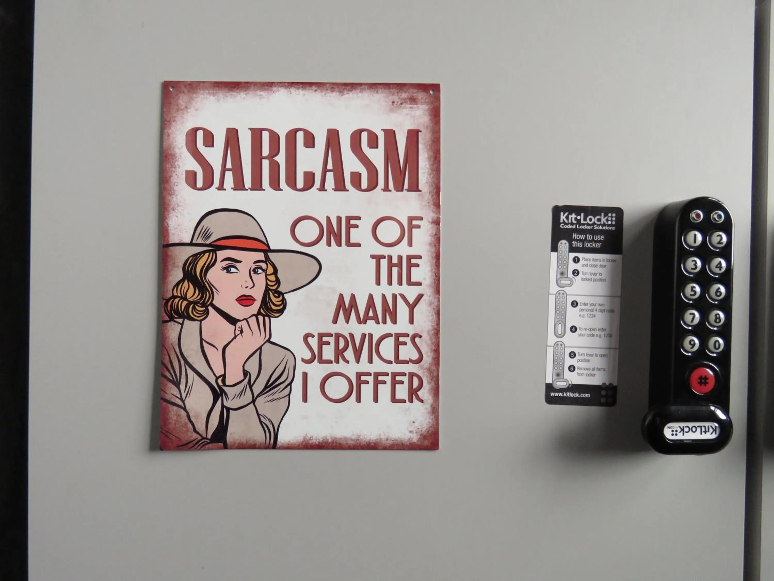 Decorative detail in Bazpackers