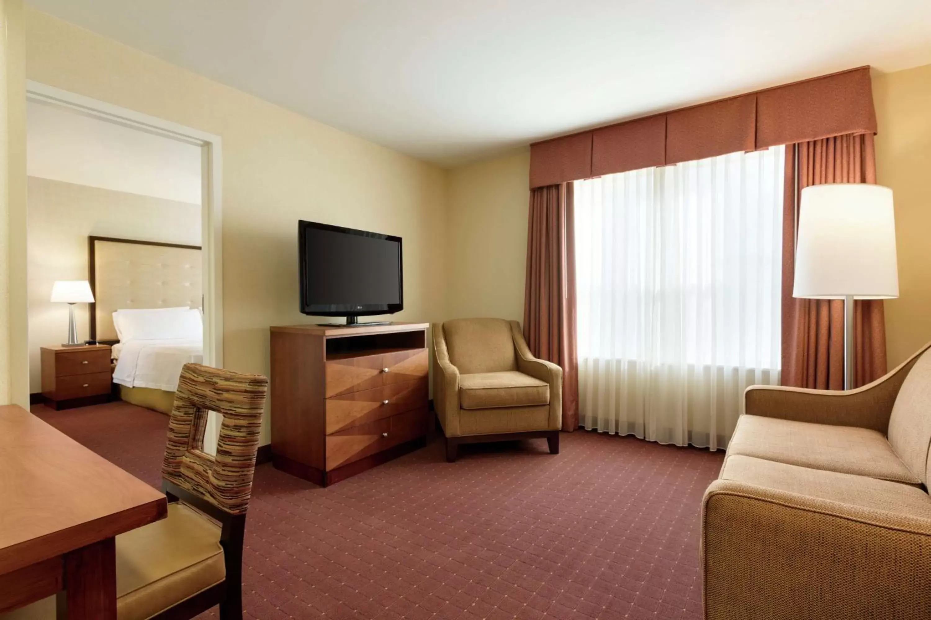 Bedroom, TV/Entertainment Center in Homewood Suites by Hilton Dulles-North Loudoun