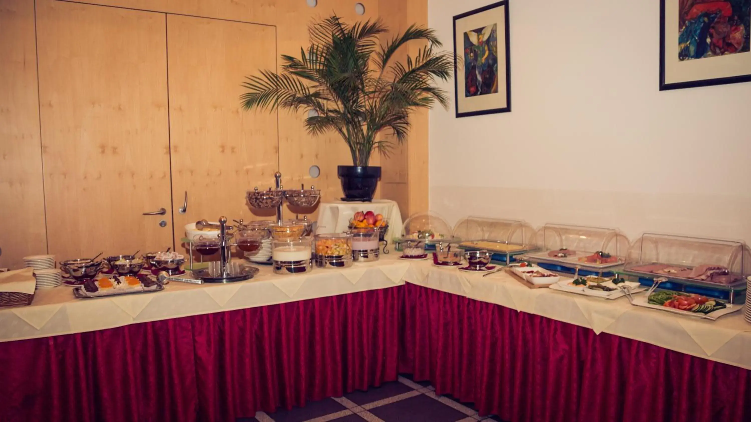 Buffet breakfast, Food in Hotel Bokan Exclusiv