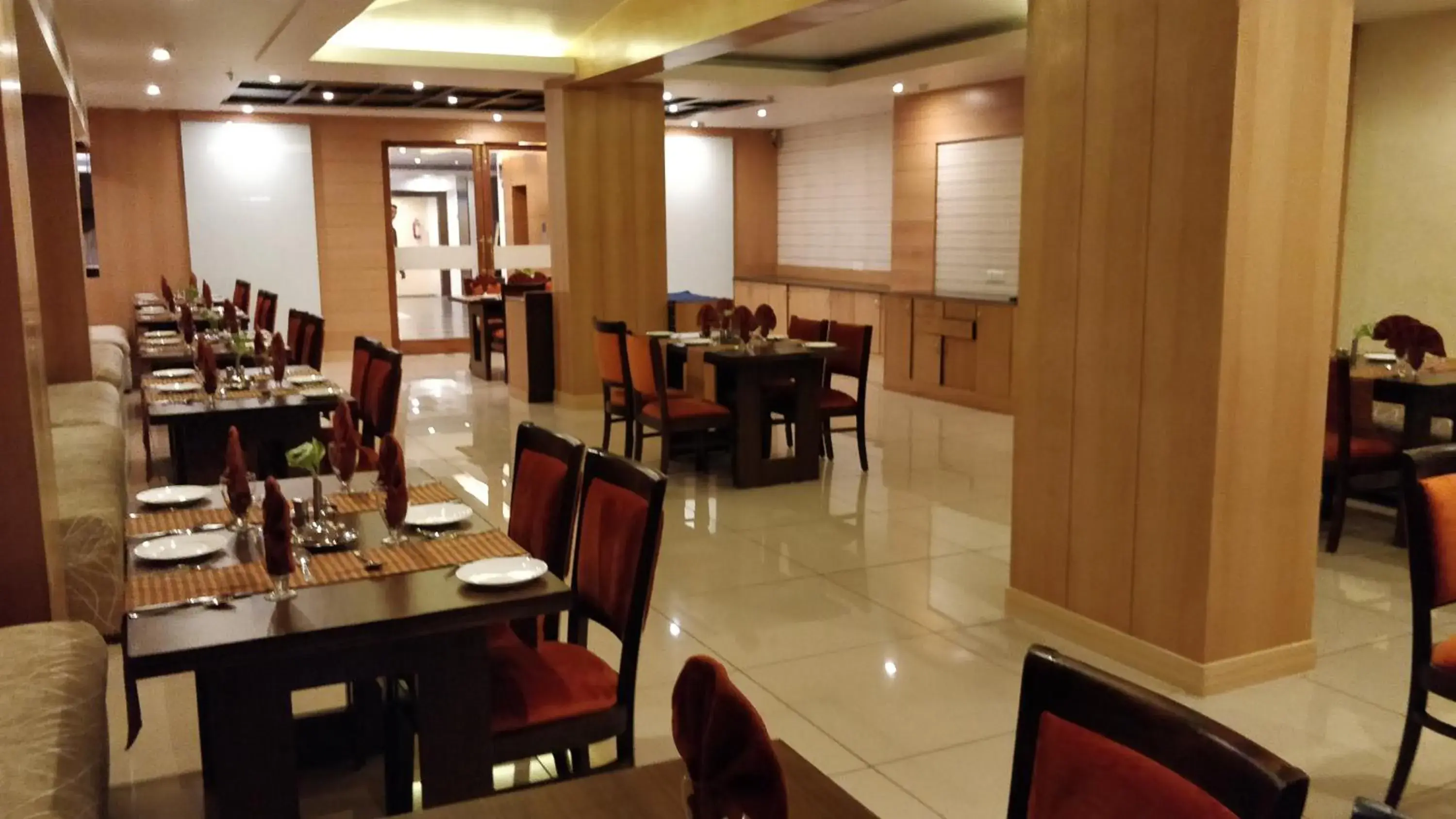 Restaurant/Places to Eat in Hotel Hindusthan International, Varanasi