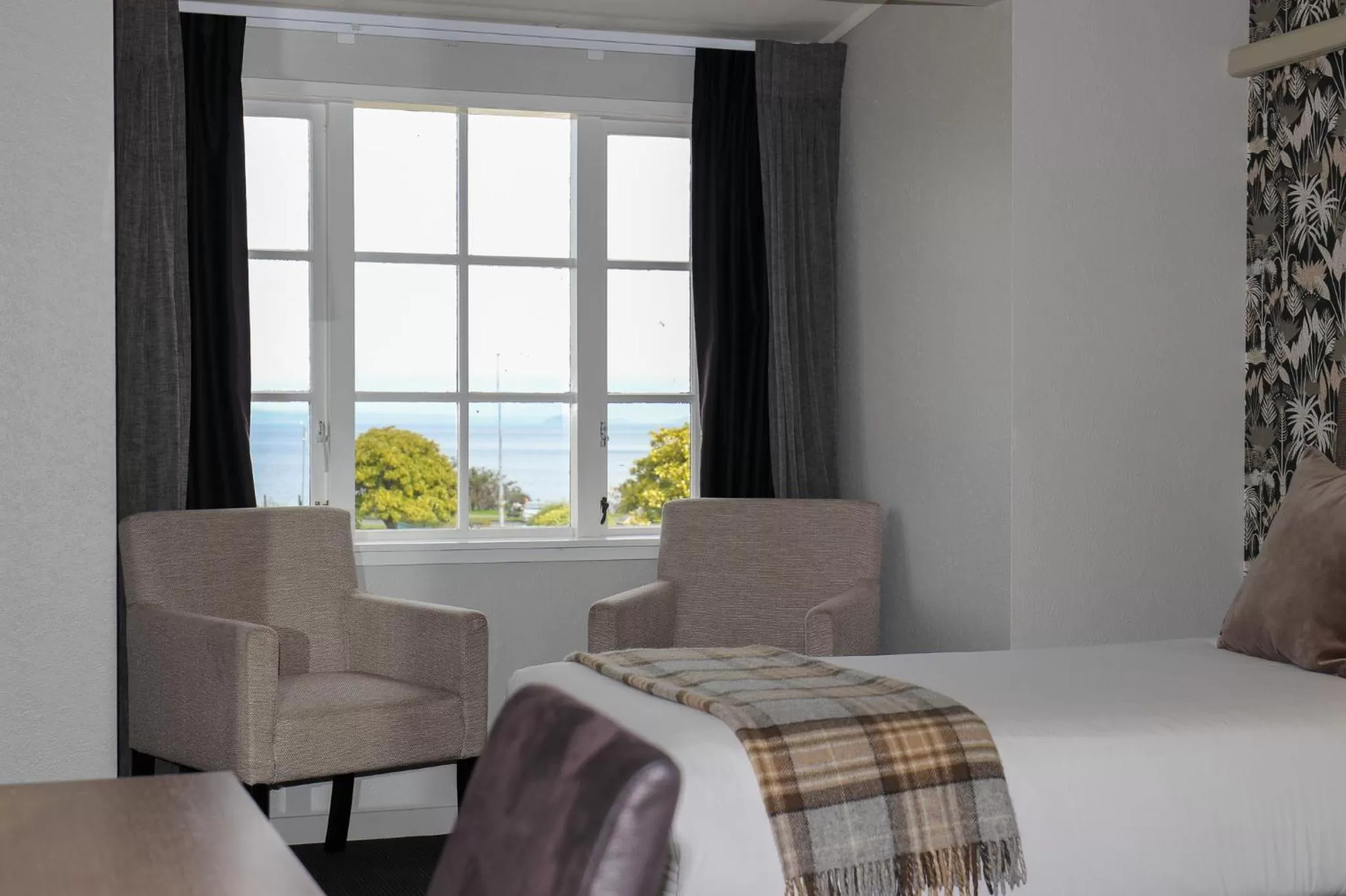 Bed in Suncourt Hotel & Conference Centre