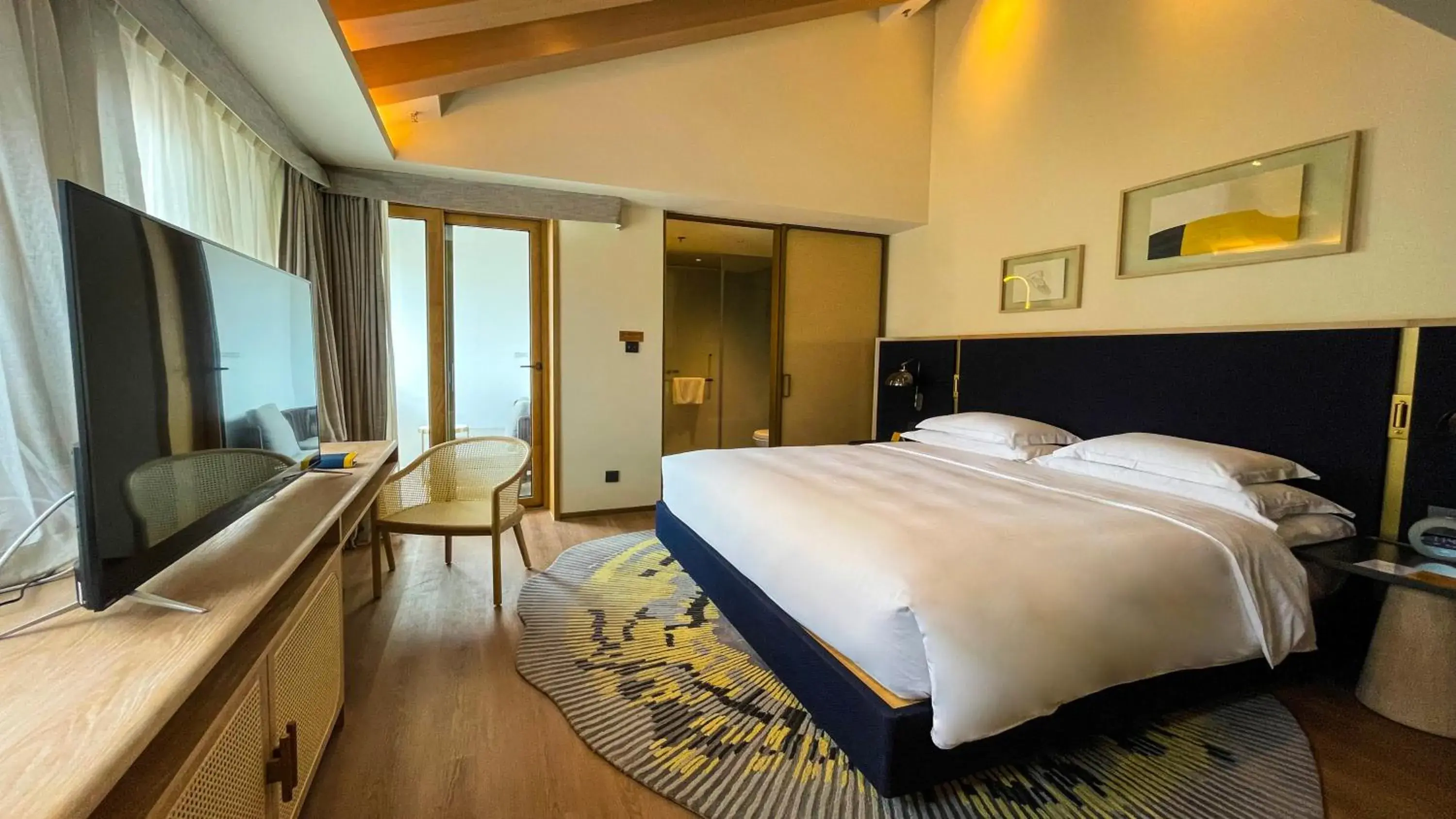 Bedroom, Bed in voco Nanjing Garden Expo, an IHG Hotel