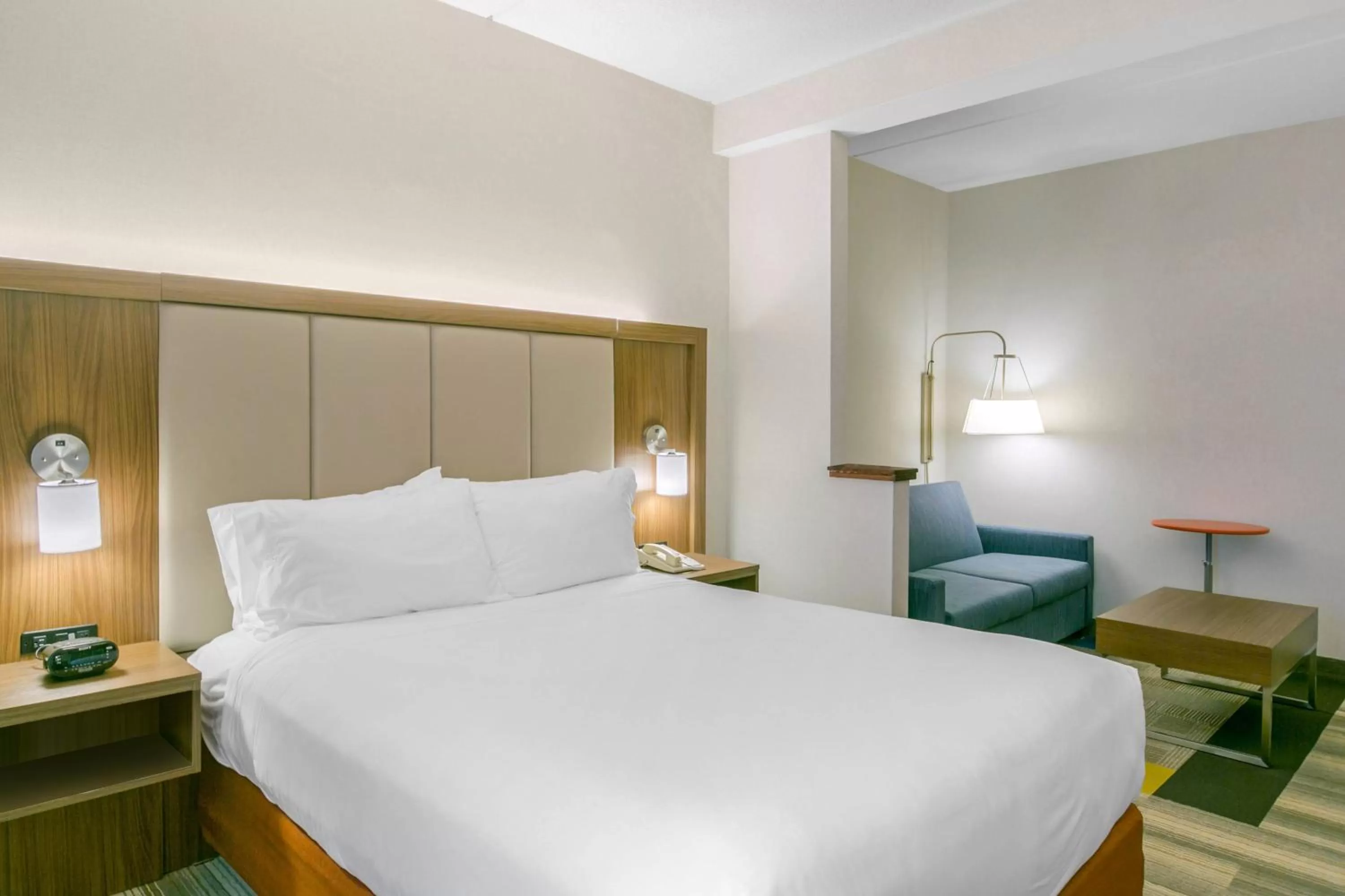 Photo of the whole room, Bed in Holiday Inn Express Mount Arlington by IHG