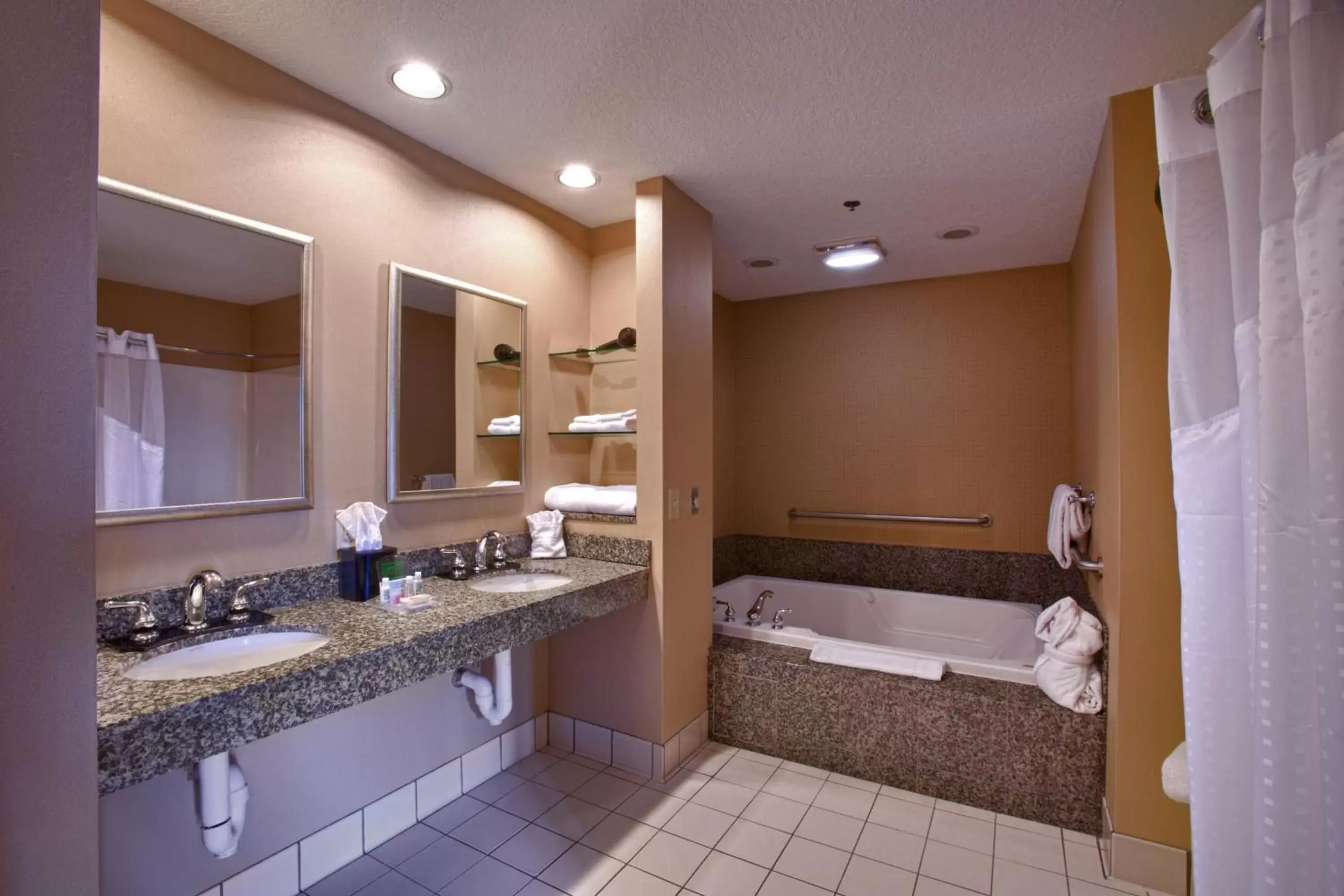 Bedroom, Bathroom in Holiday Inn St. Paul Northeast - Lake Elmo, an IHG Hotel