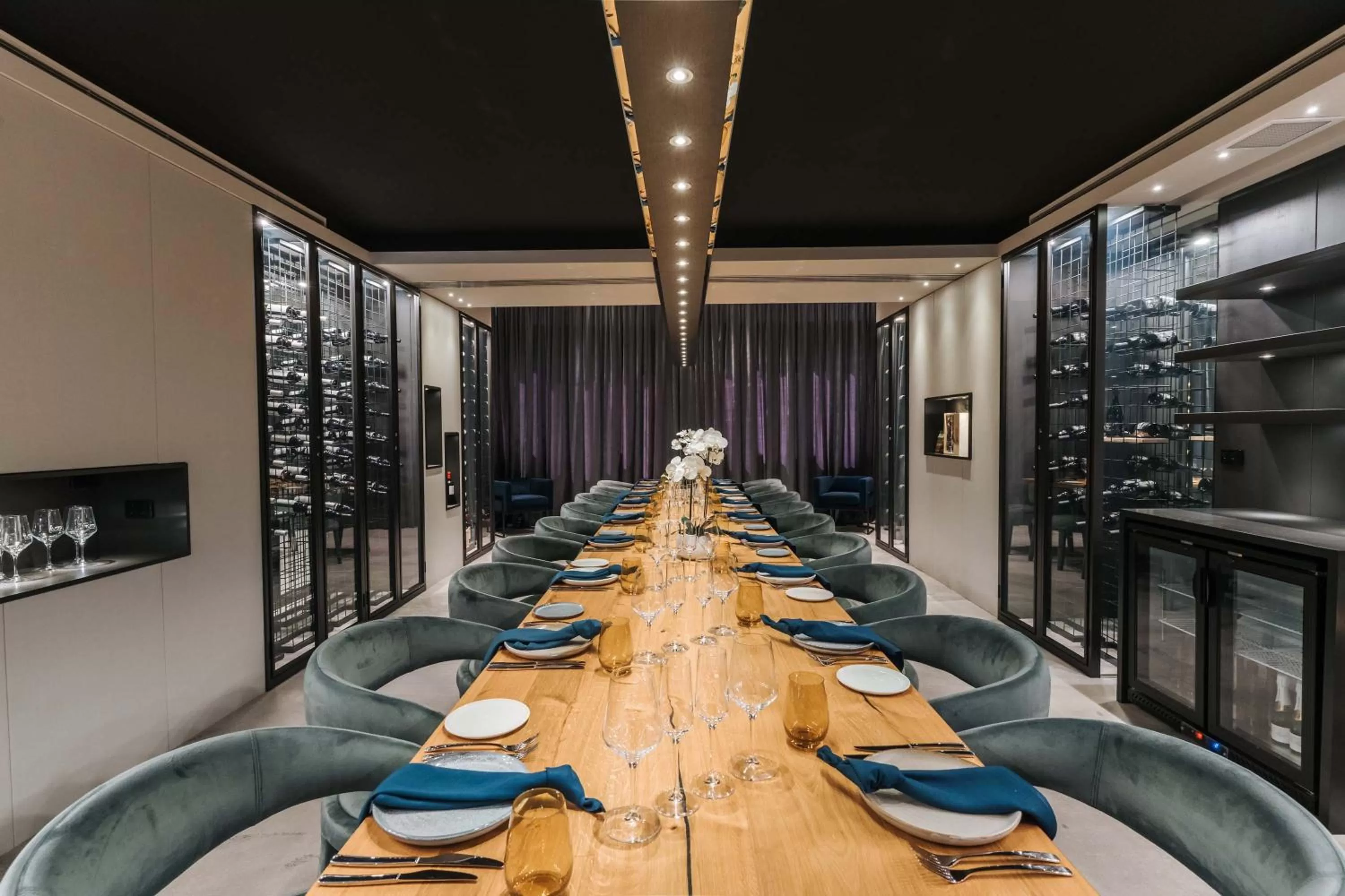 Restaurant/places to eat in Peppers Waymouth Hotel