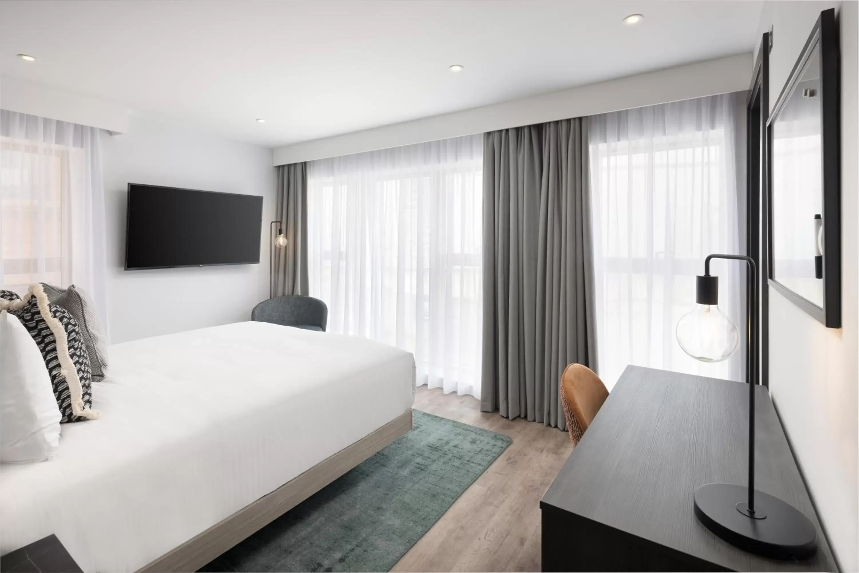 Bed, TV/Entertainment Center in Residence Inn by Marriott Manchester Piccadilly