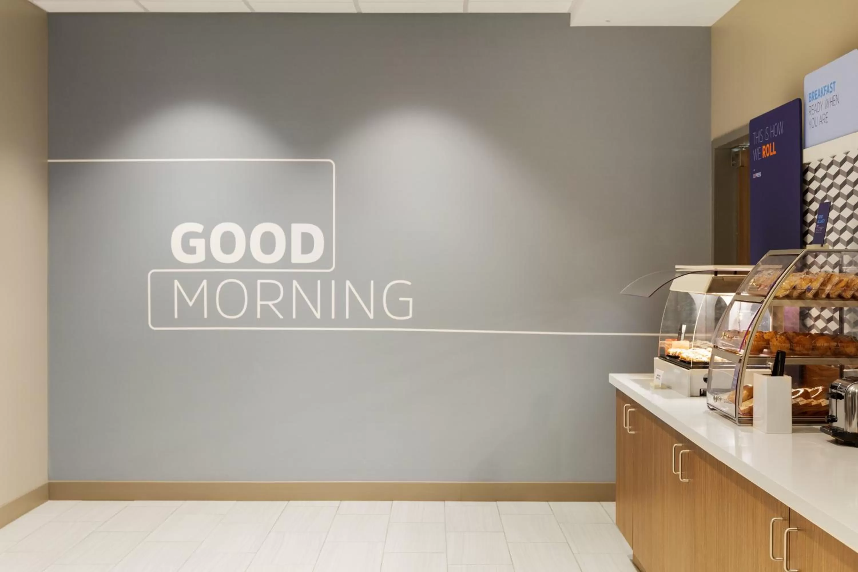 Breakfast in Holiday Inn Express Hotel & Suites Grove City by IHG