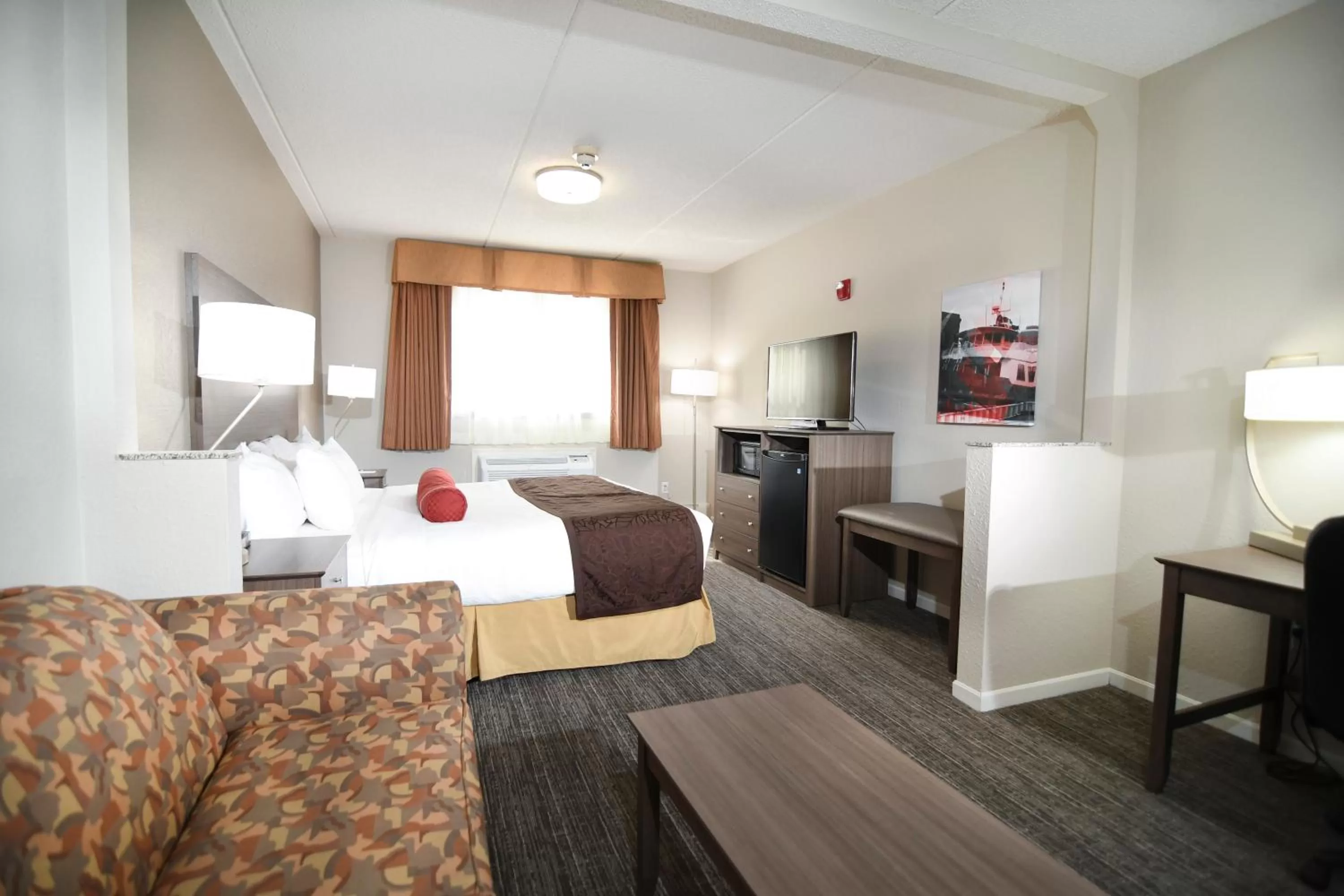 Bathroom, Bed in Best Western Plus Sandusky Hotel & Suites