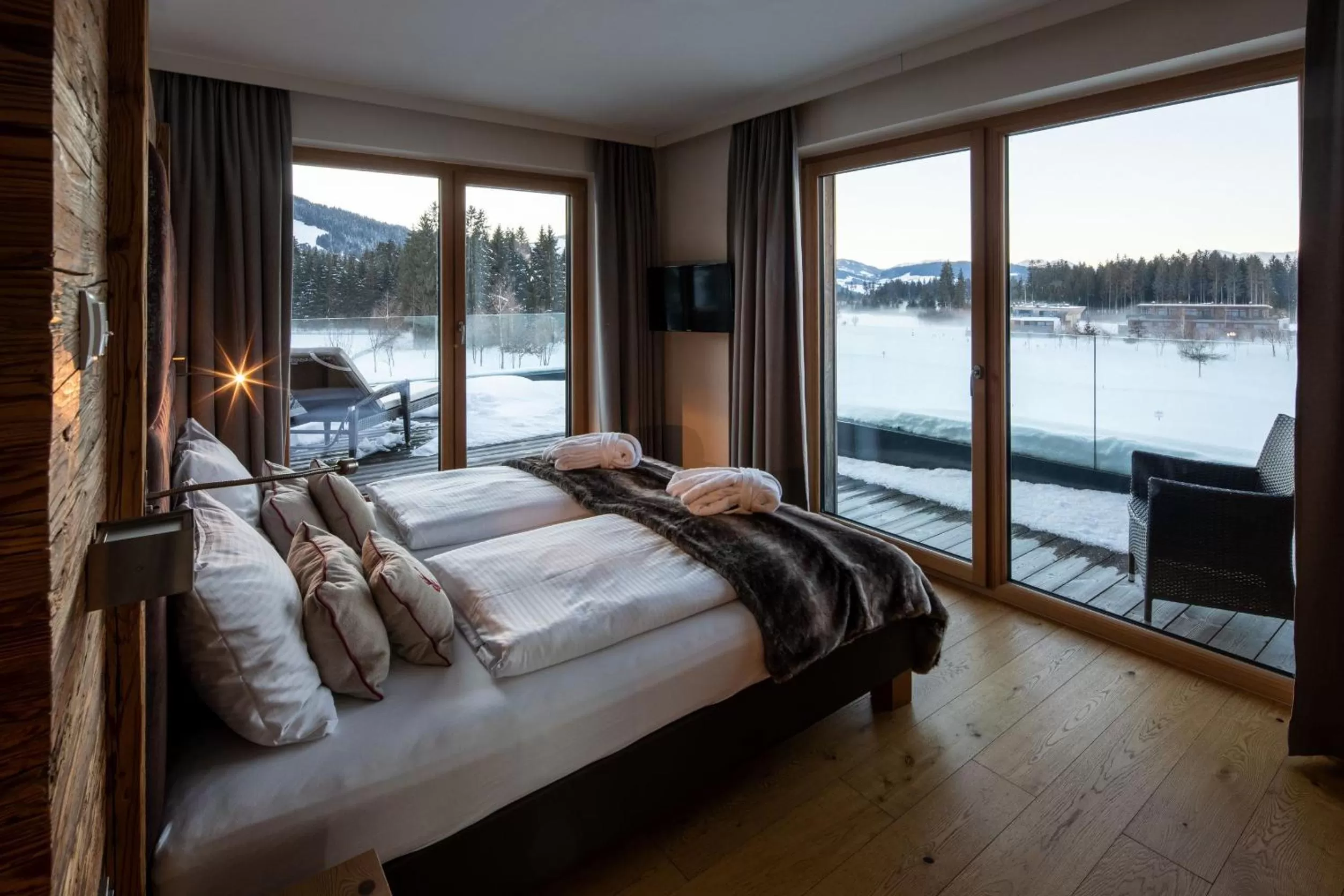 Photo of the whole room, Bed in APART Resort Westendorf
