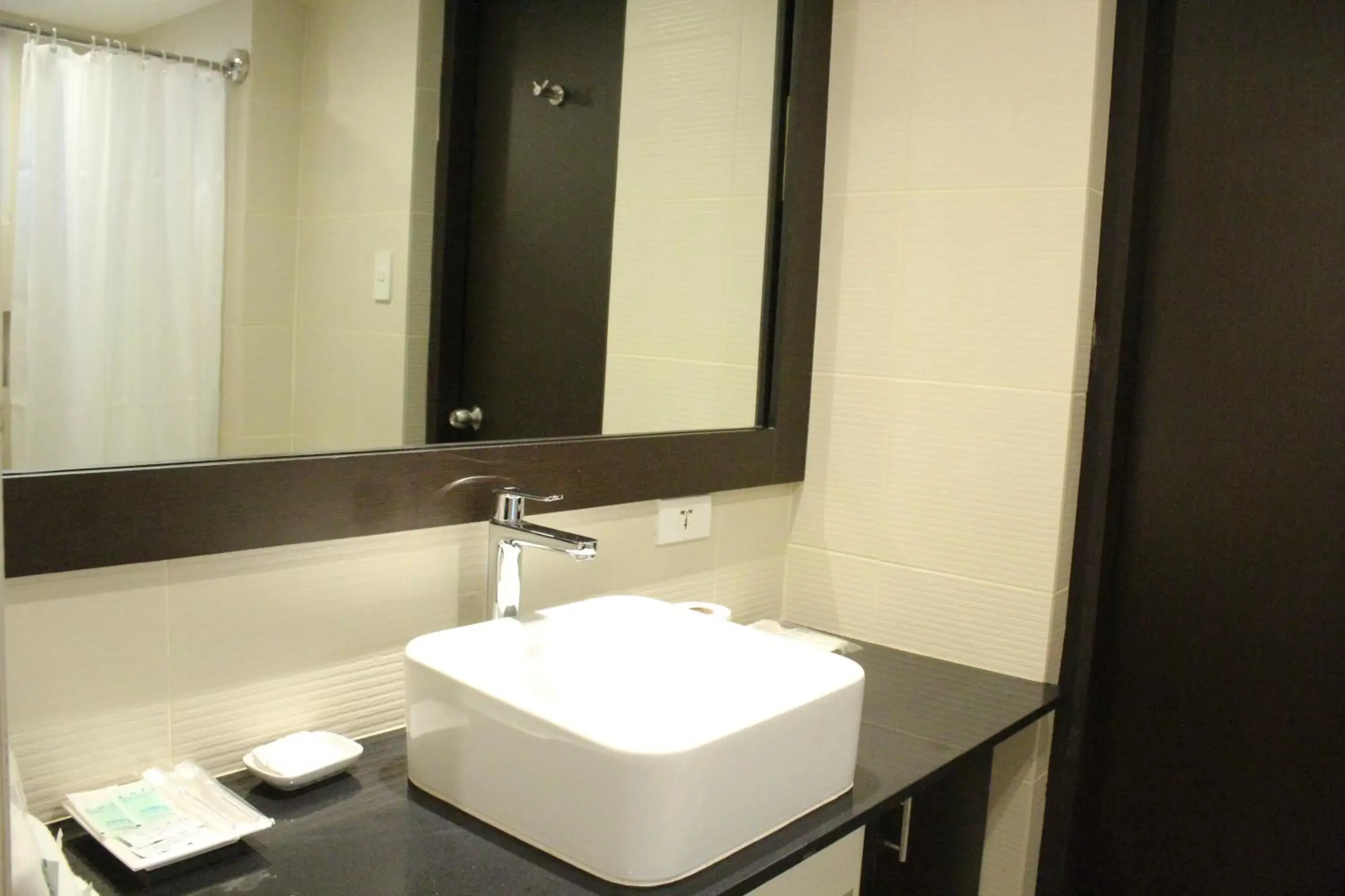 Bathroom in Copacabana Apartment Hotel