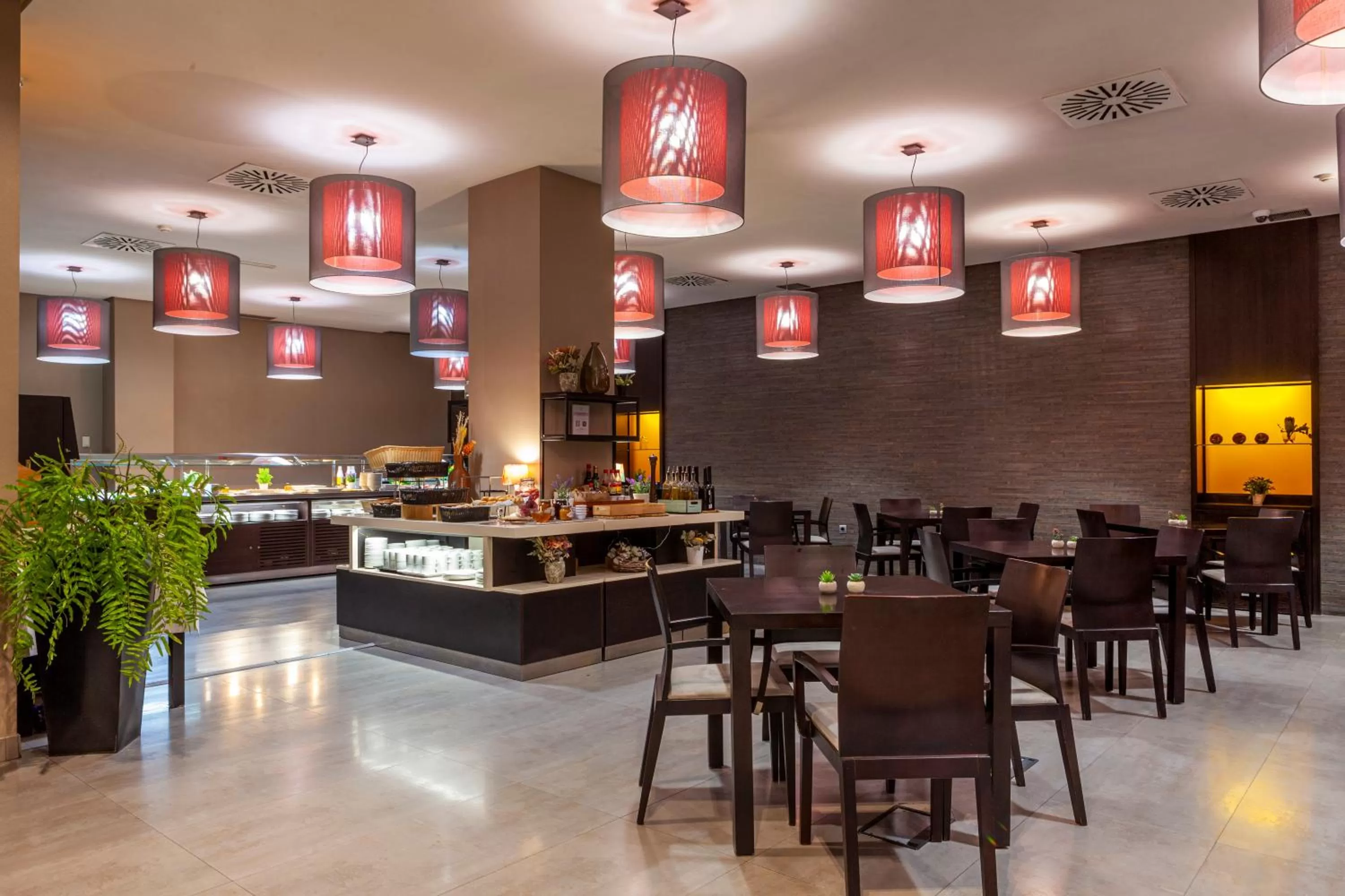 Restaurant/places to eat in Hotel Macià Real De La Alhambra