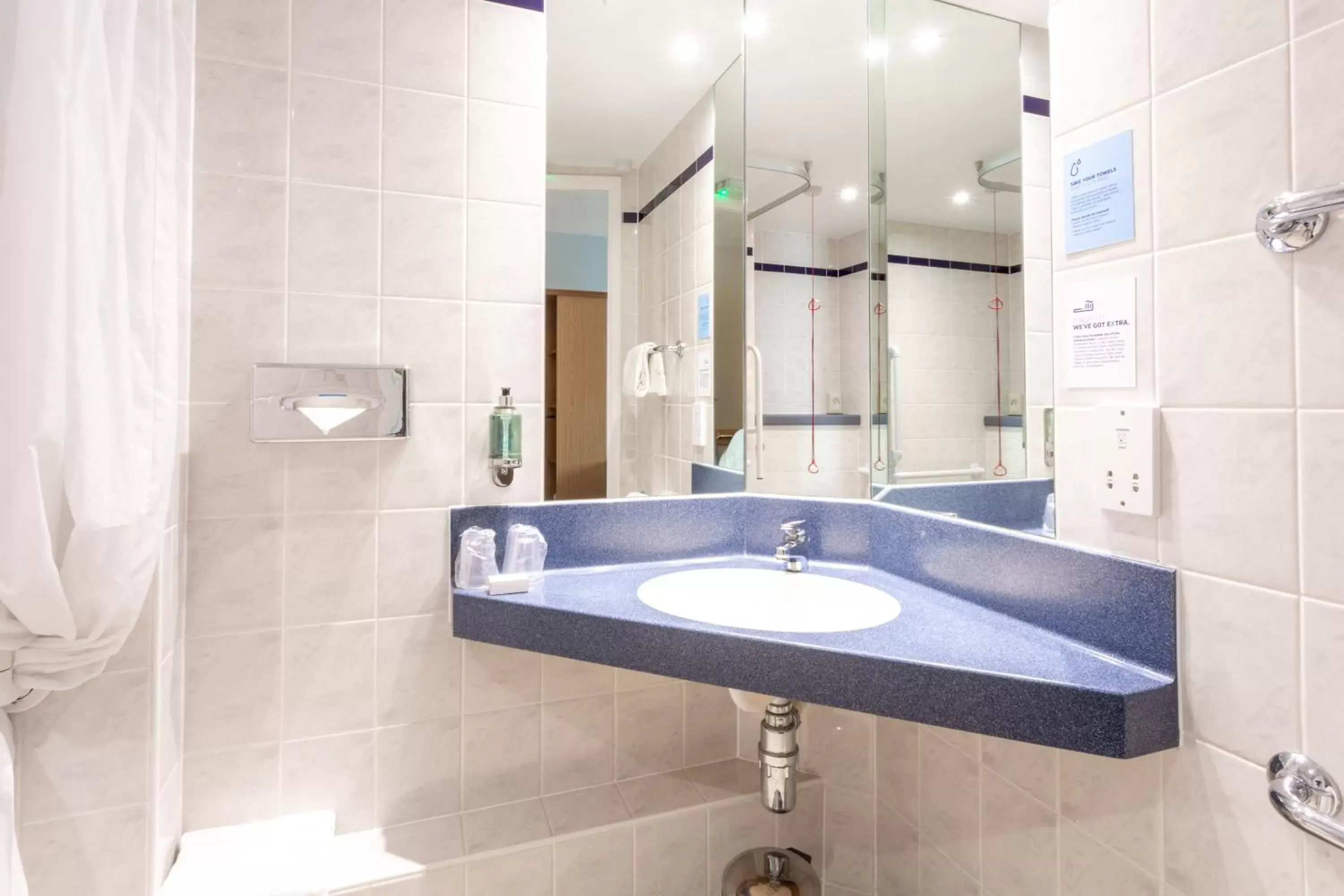 Bathroom in Holiday Inn Express Perth, an IHG Hotel