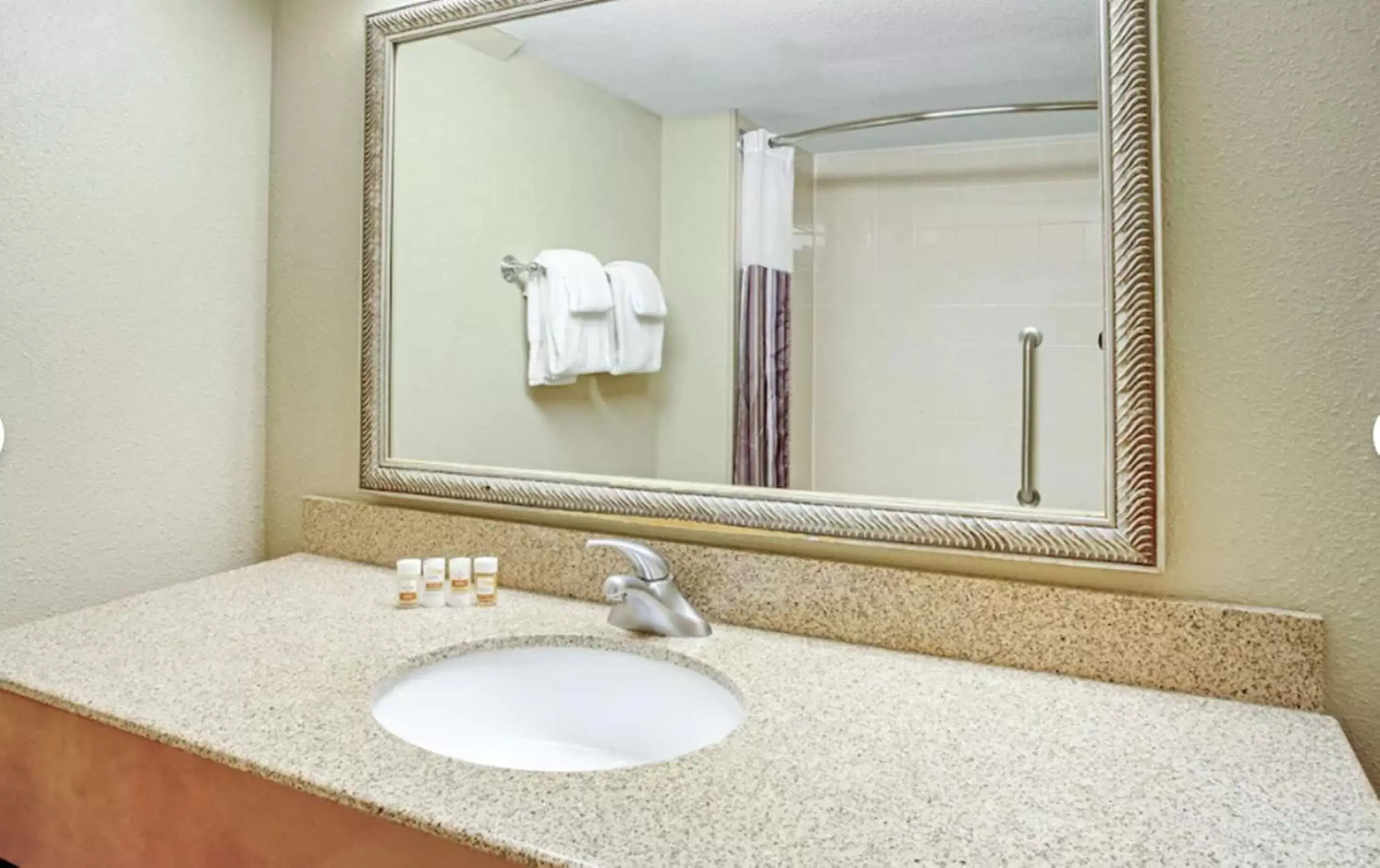 Bathroom in La Quinta by Wyndham Minneapolis-Minnetonka