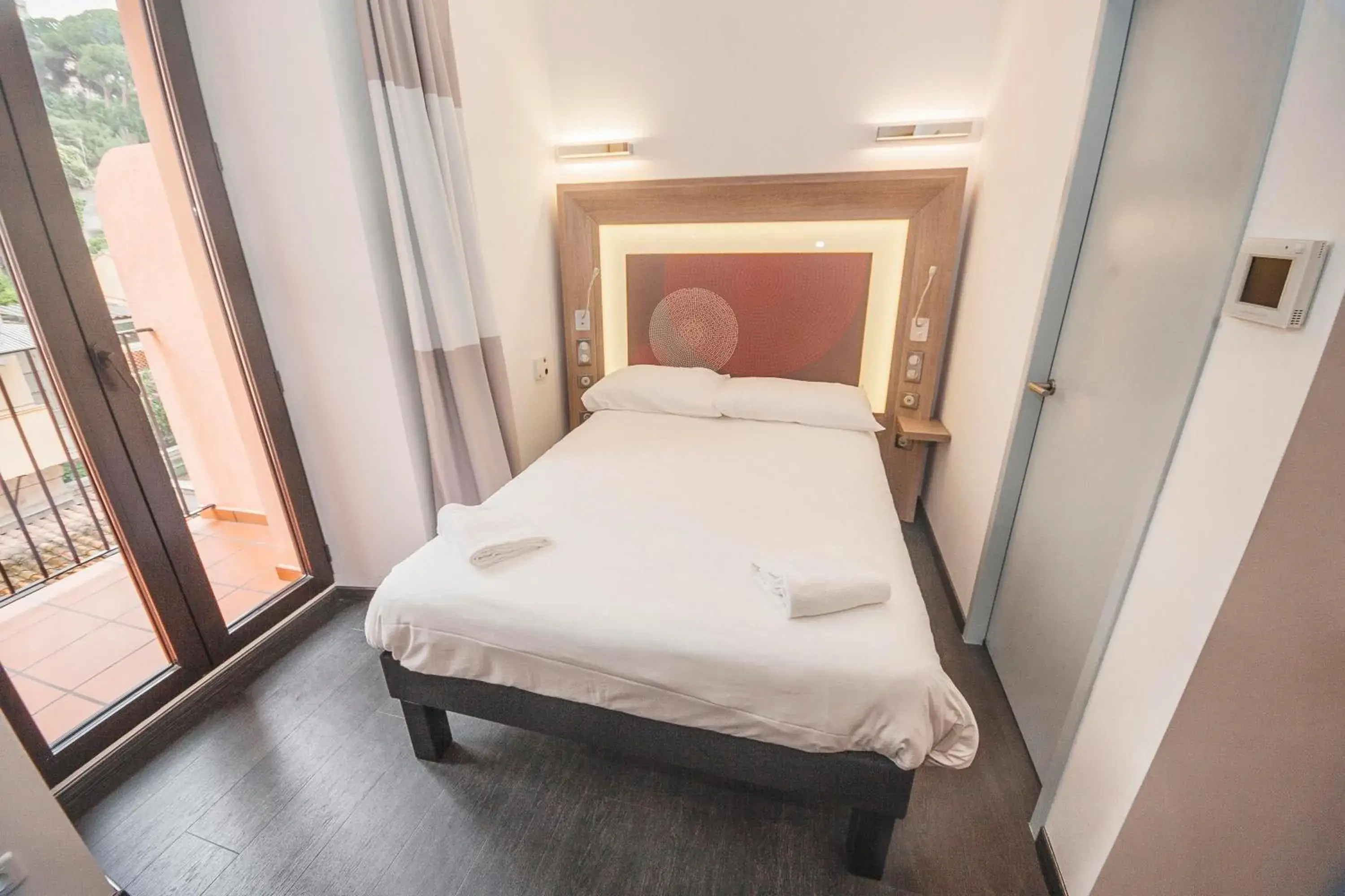 Bed in Kalliste Hotel