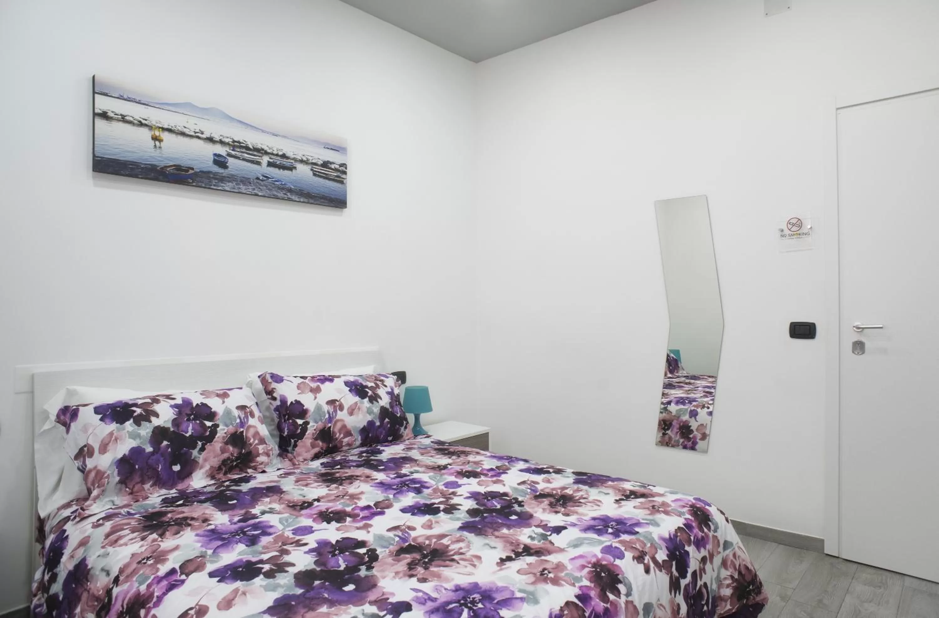 Shower, Bed in La Casa di Luna