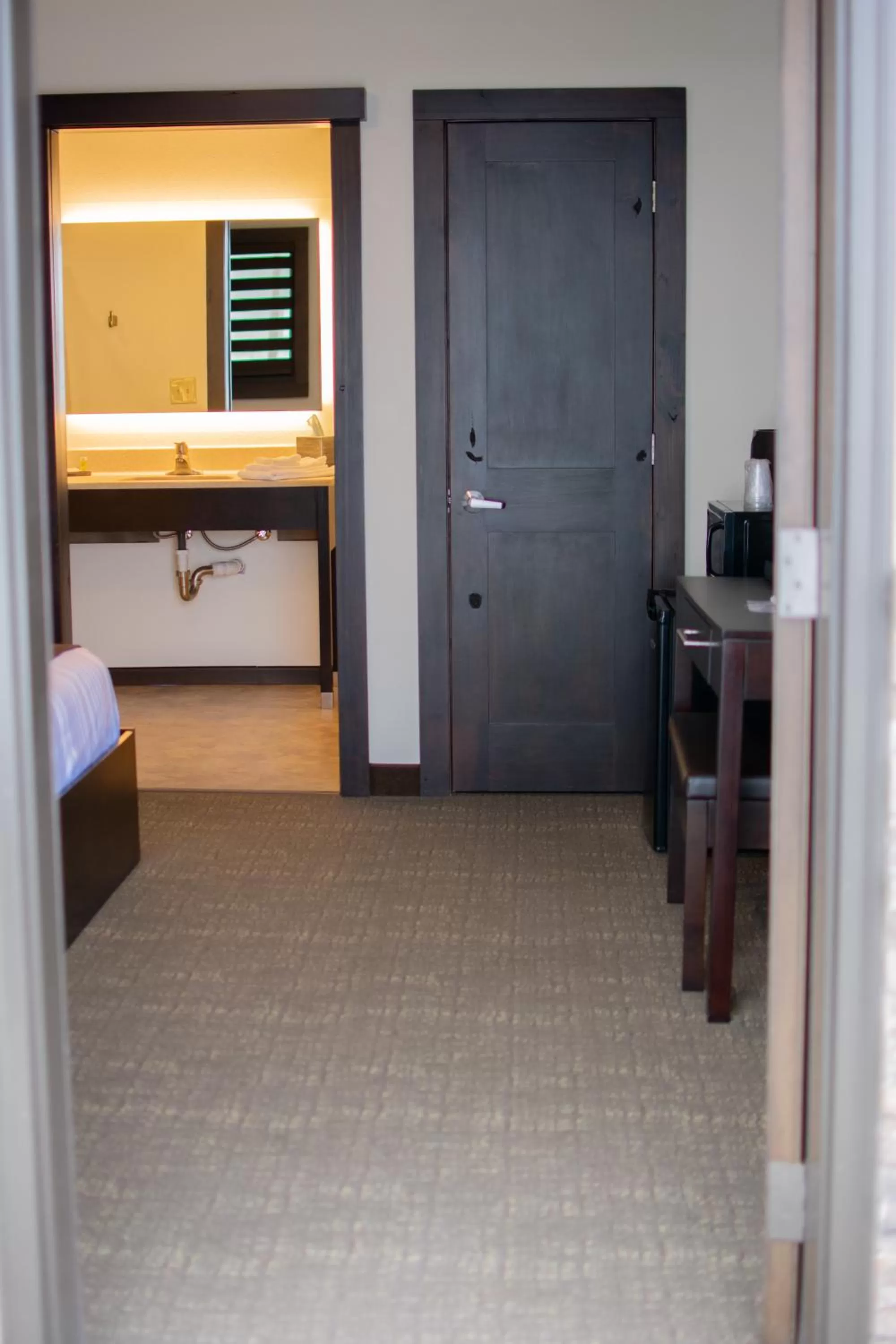 Bathroom in Boarders Inn &amp; Suites by Cobblestone Hotels - Syracuse