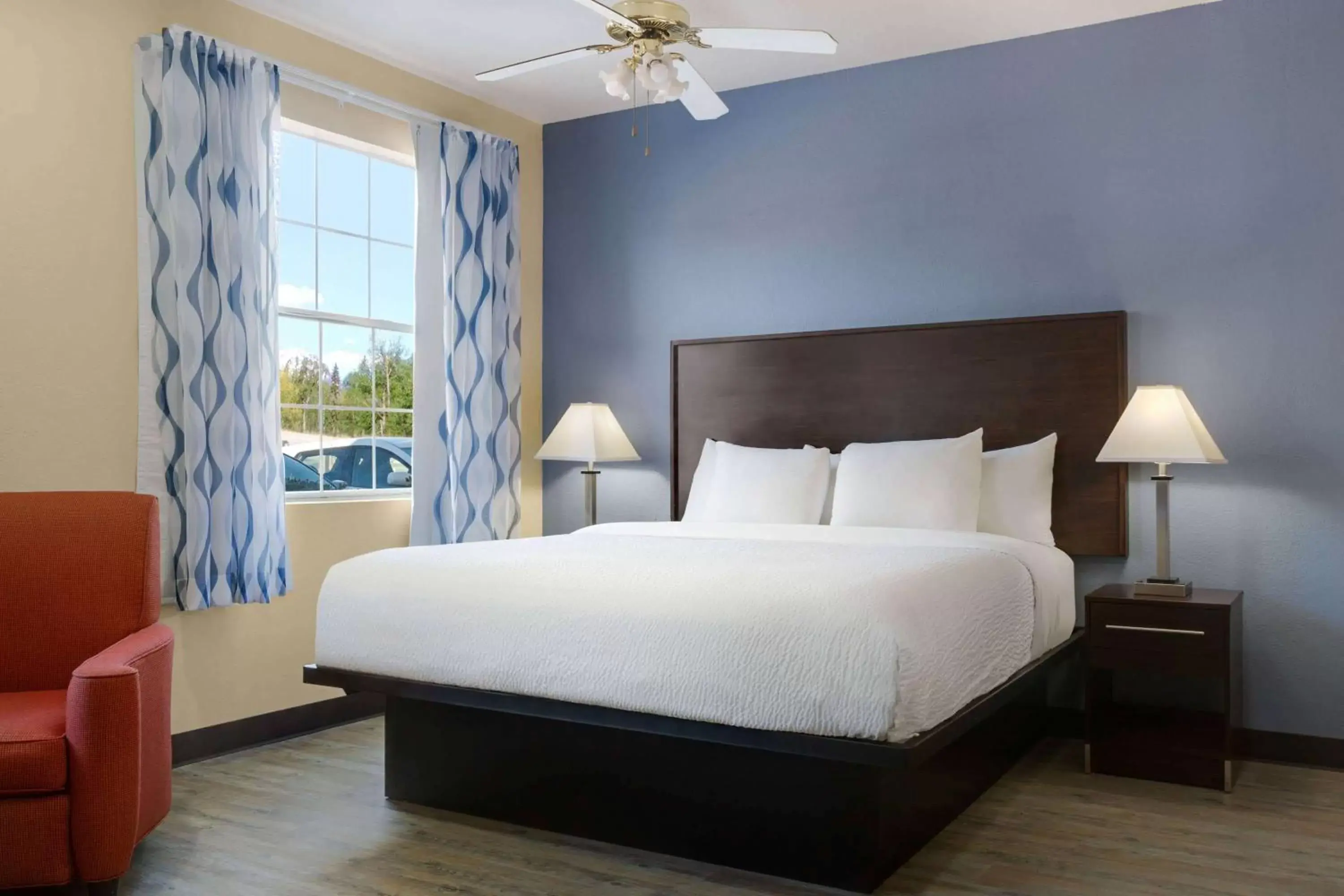 Bed in Days Inn & Suites by Wyndham DFW Airport South-Euless