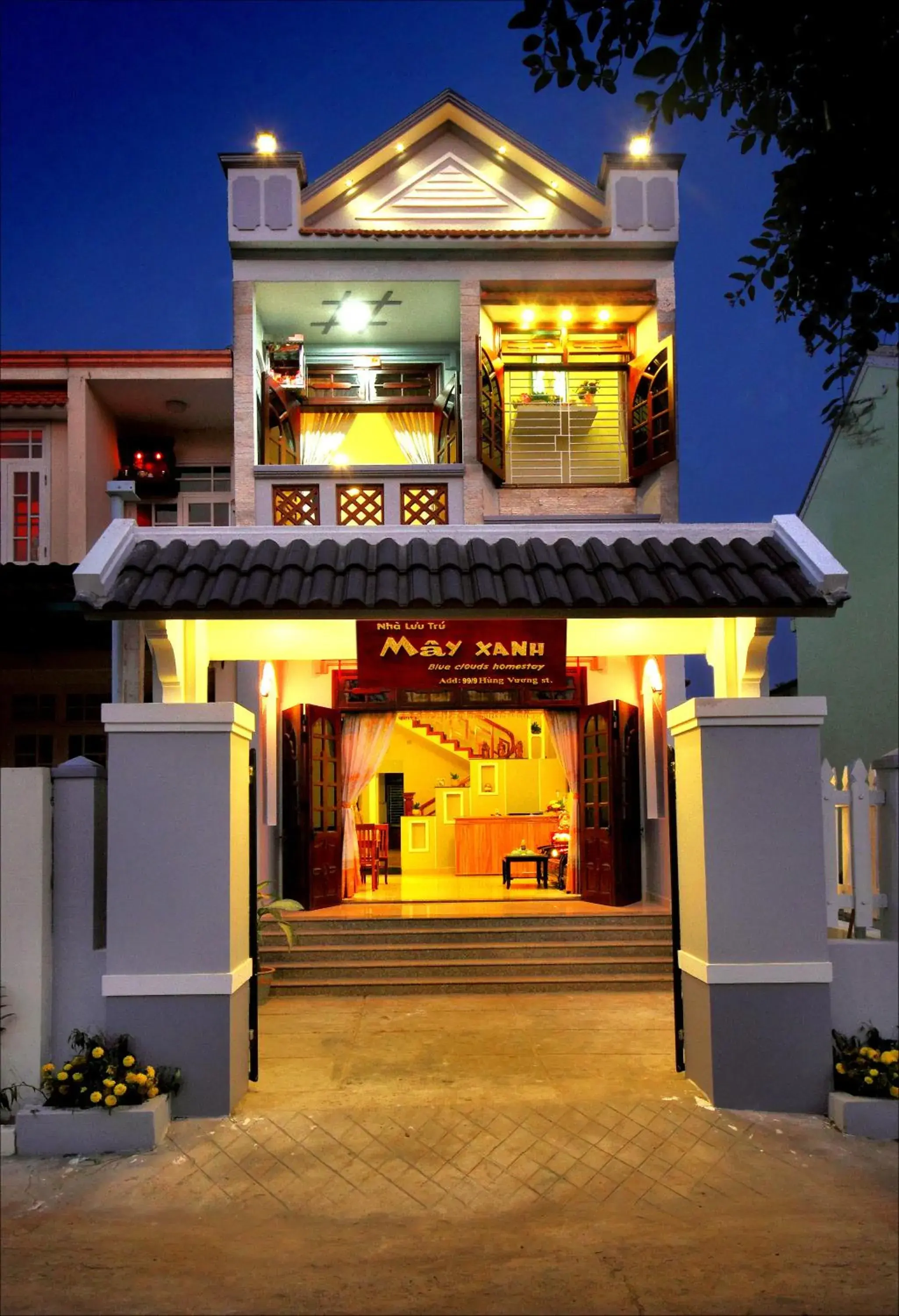 Facade/entrance, Property Building in Blue Clouds Homestay