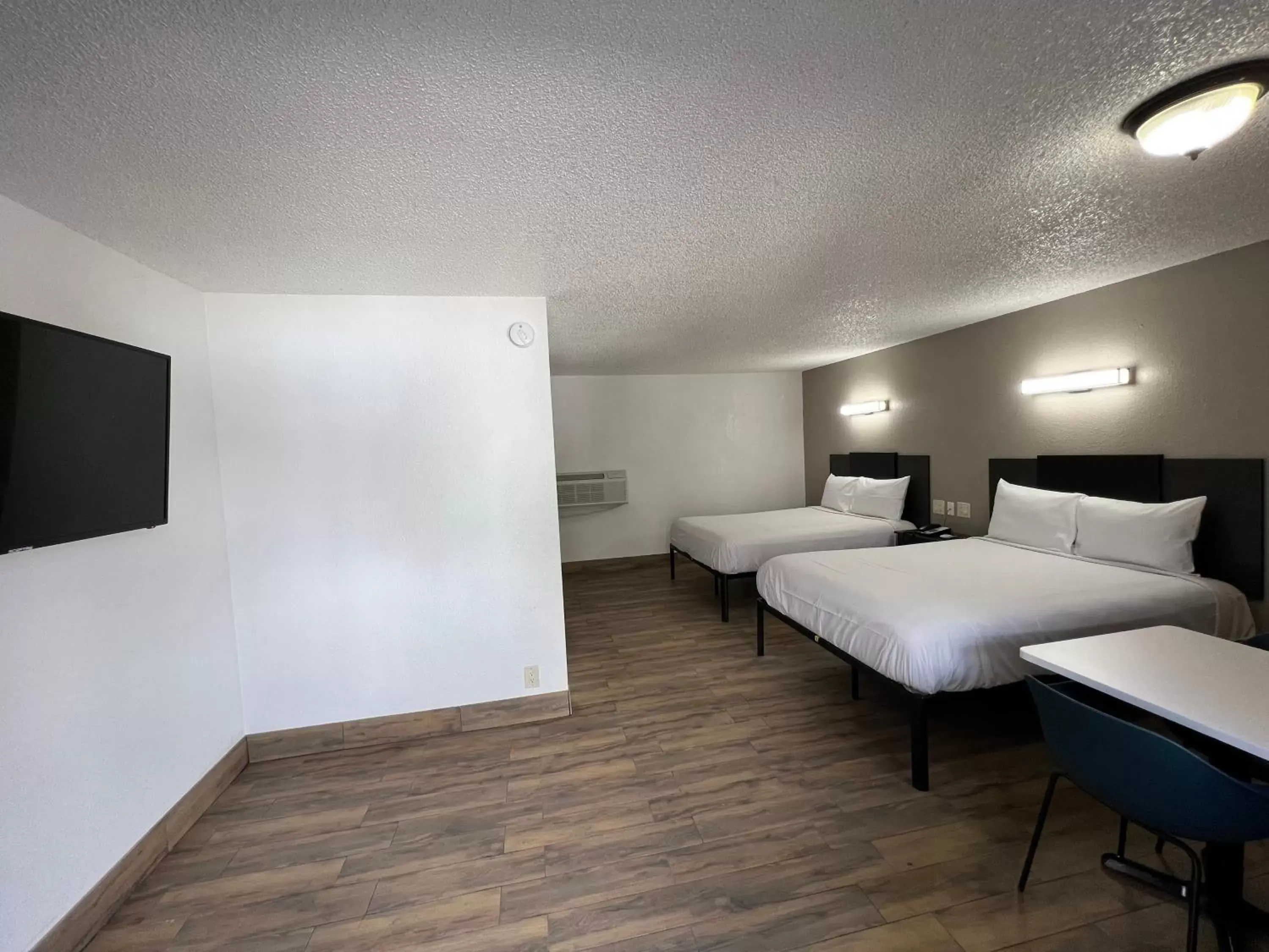 Bed in Motel 6-Orange, CA - Anaheim