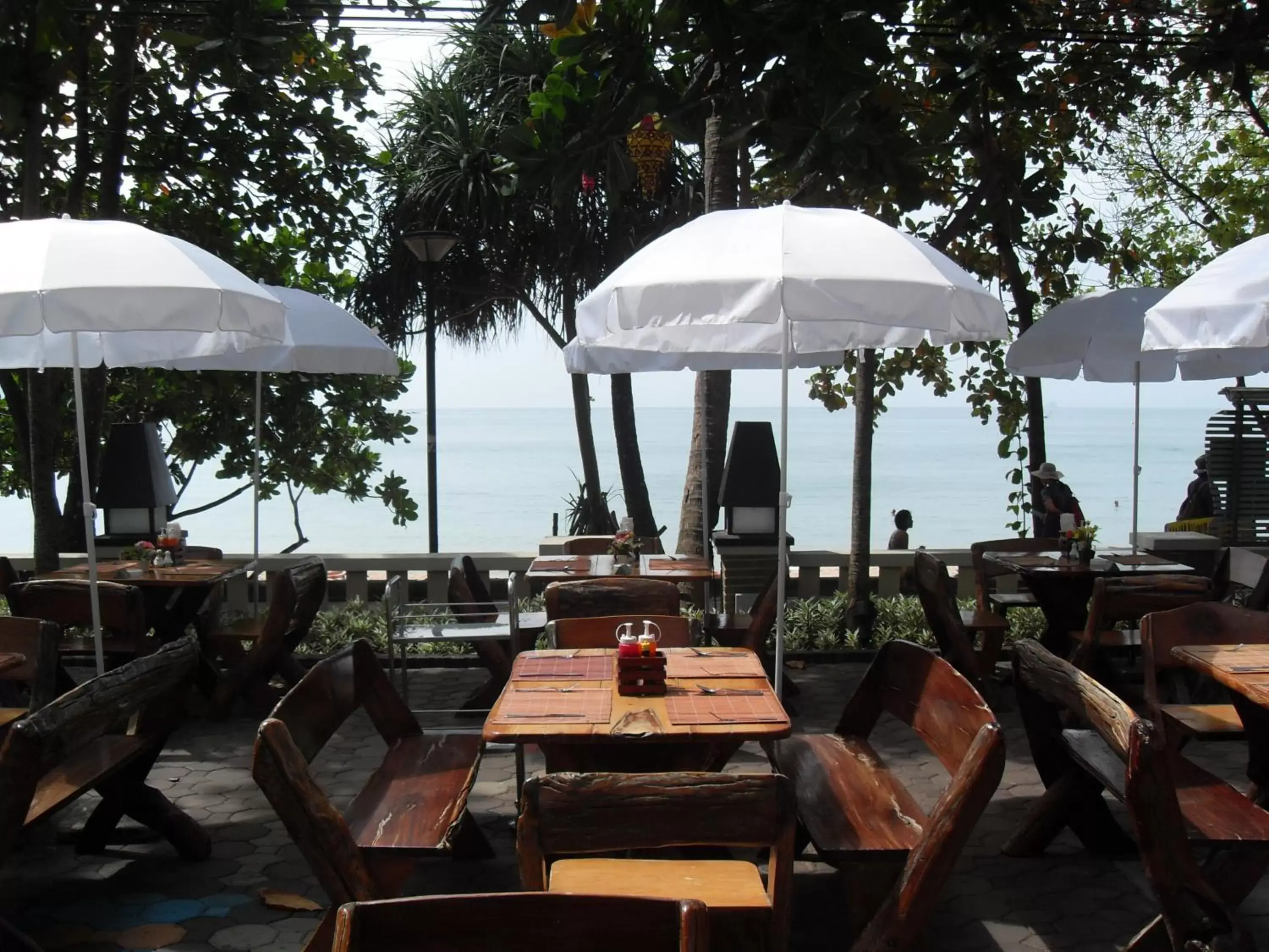 Restaurant/Places to Eat in Golden Beach Resort