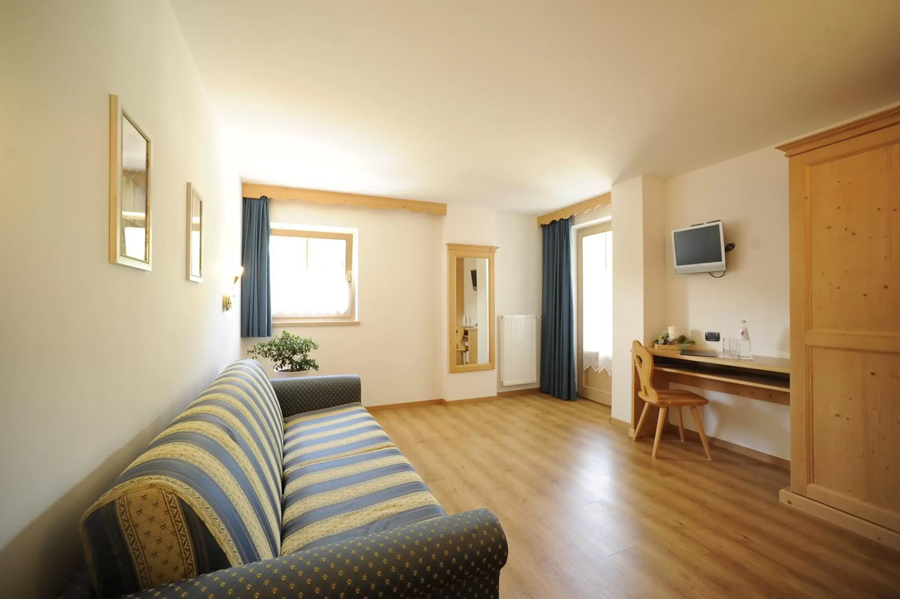 Seating area, Bed in Aparthotel Wellness Villa di Bosco