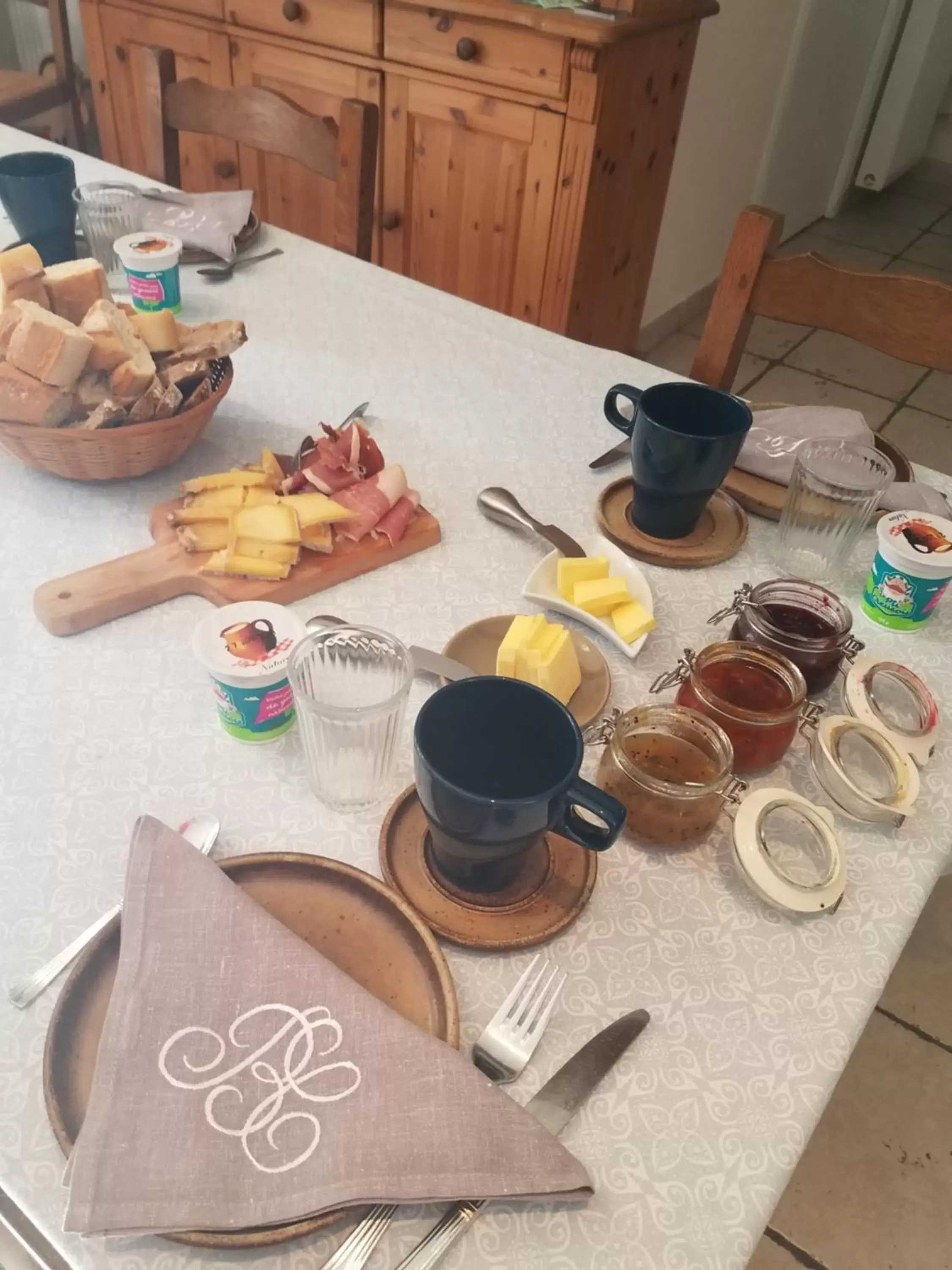 Continental breakfast in Château Besson