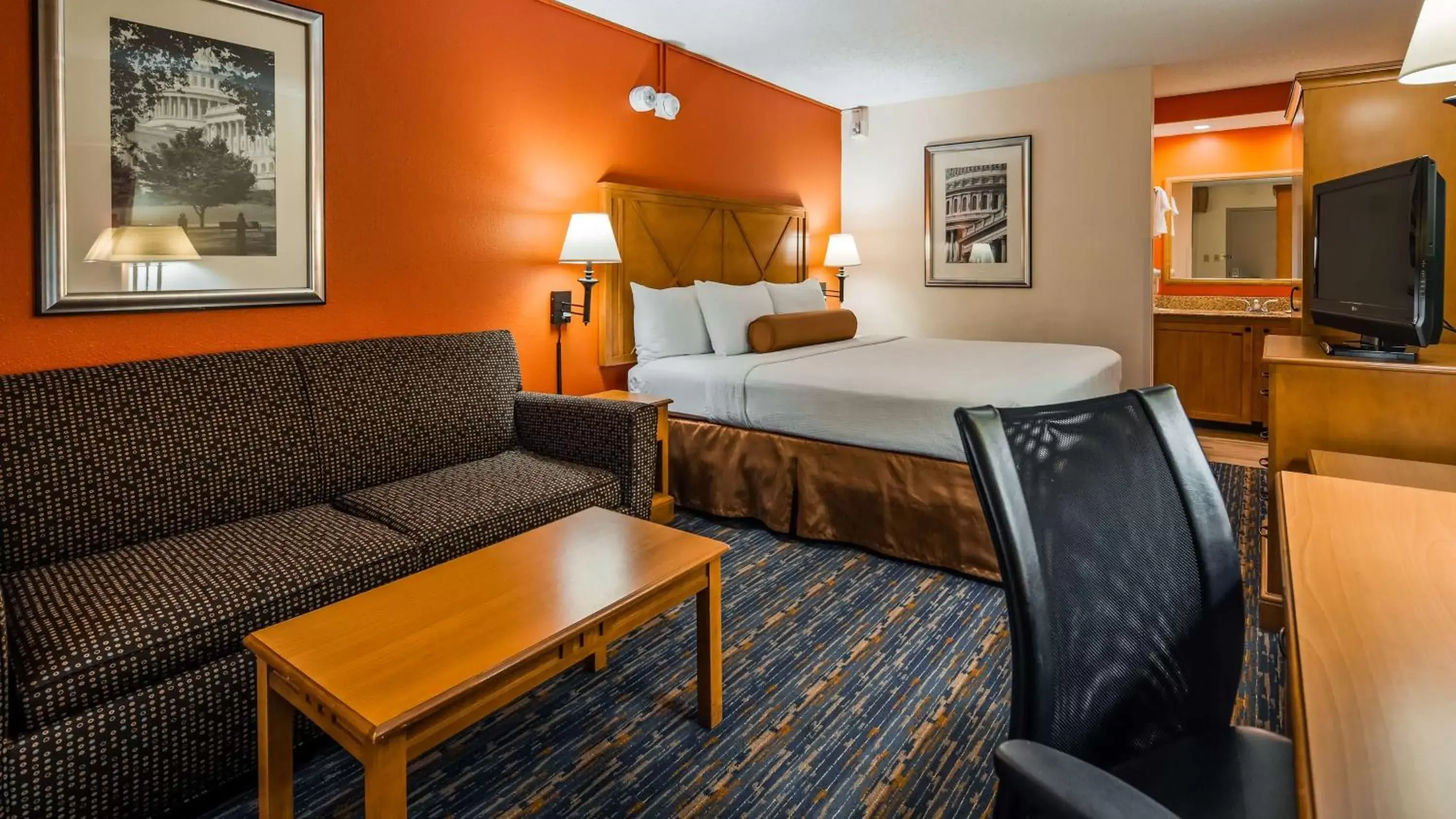 Photo of the whole room, Bed in Best Western Dulles Airport Inn