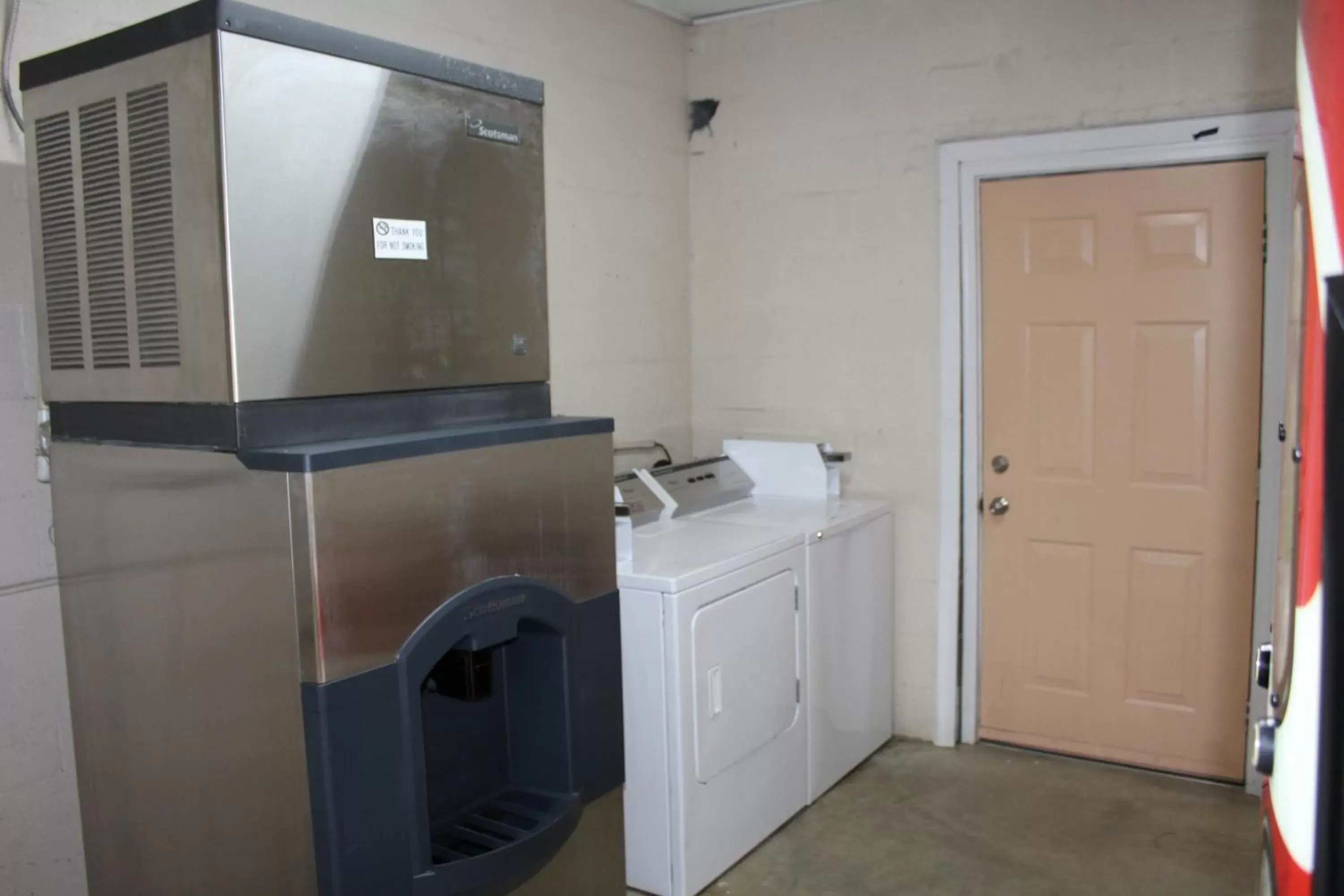 Bathroom in Scottish Inn - Clanton