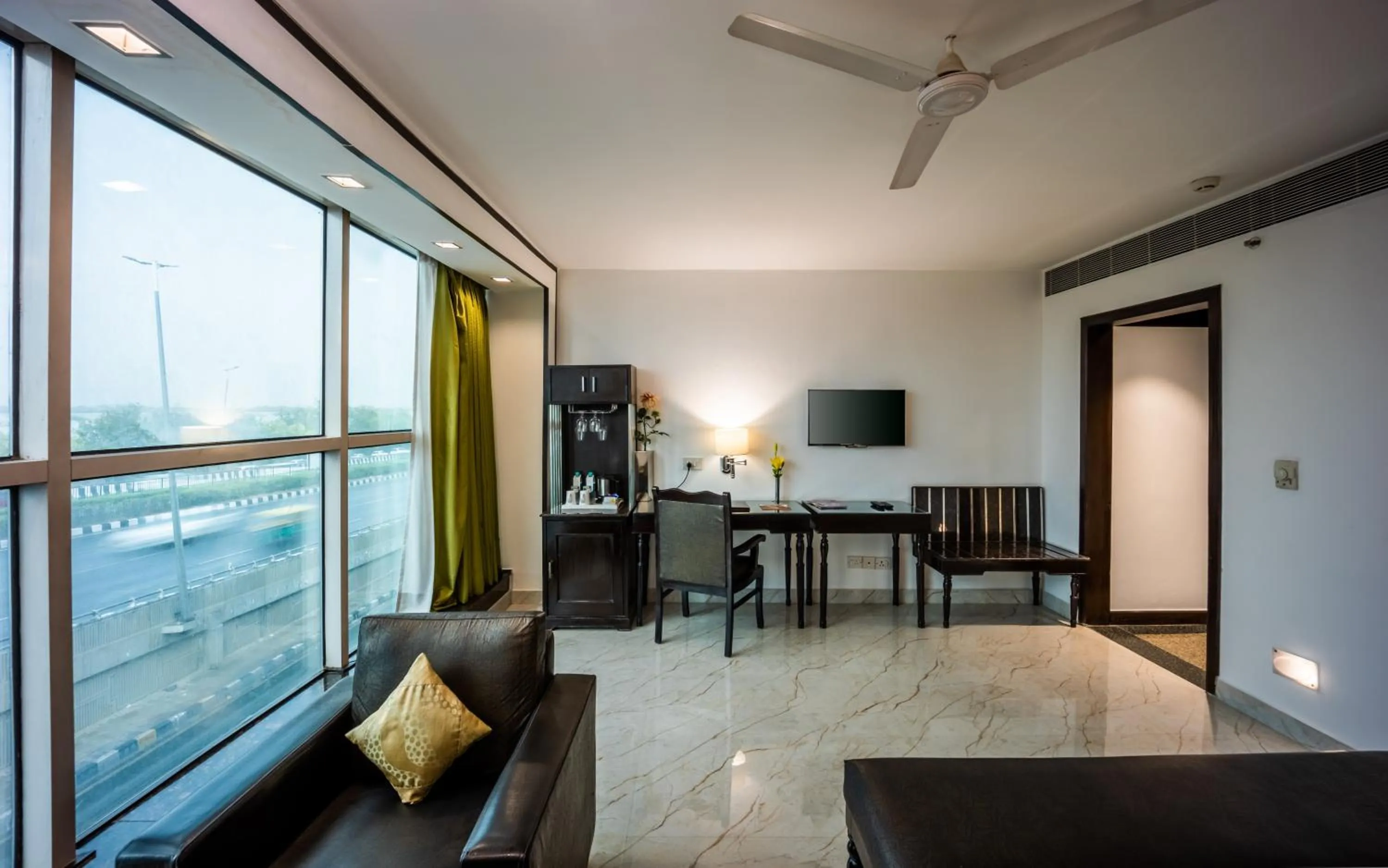 Living room in Hotel Shanti Palace Mahipalpur