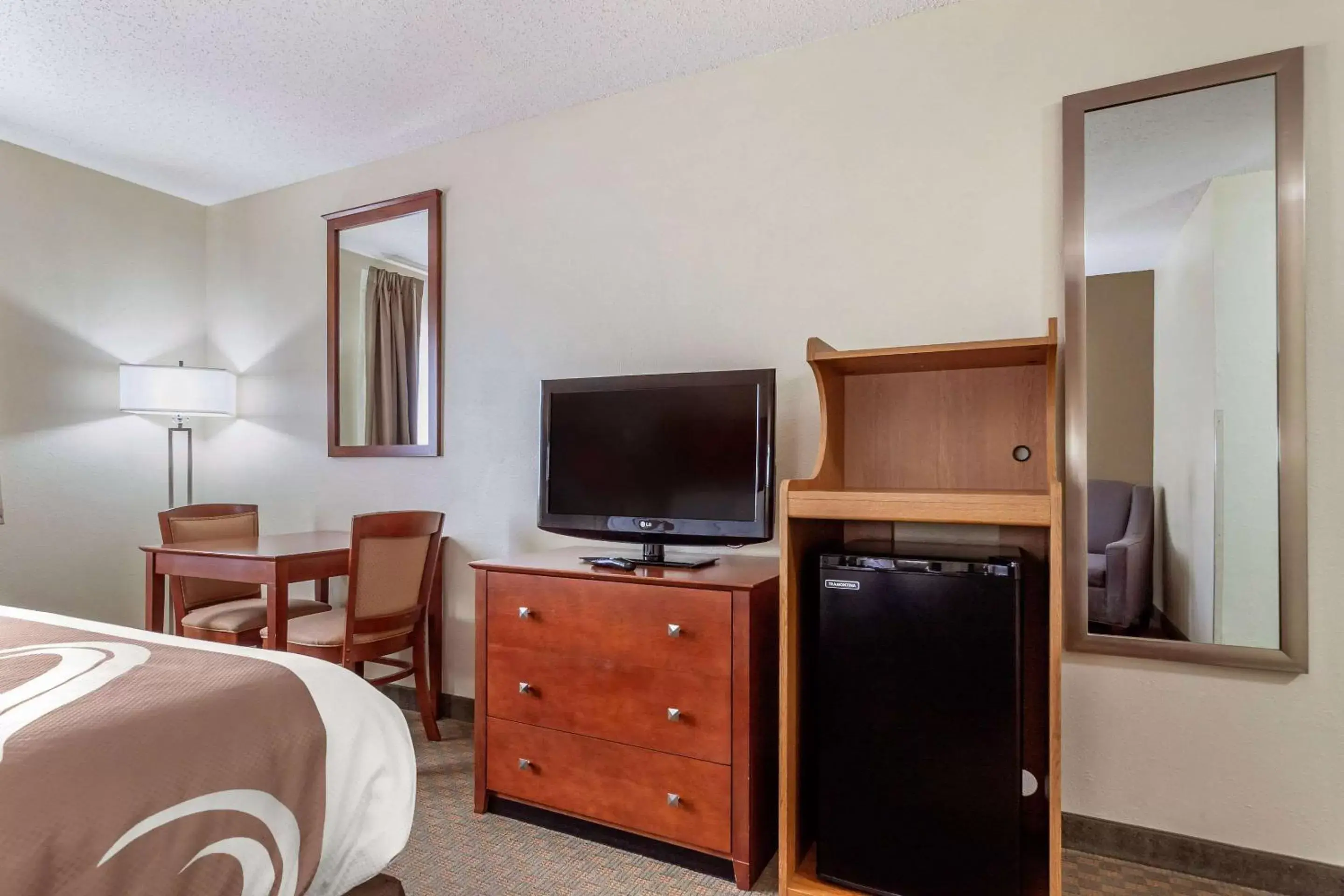 Photo of the whole room, TV/Entertainment Center in Quality Inn Hays I-70