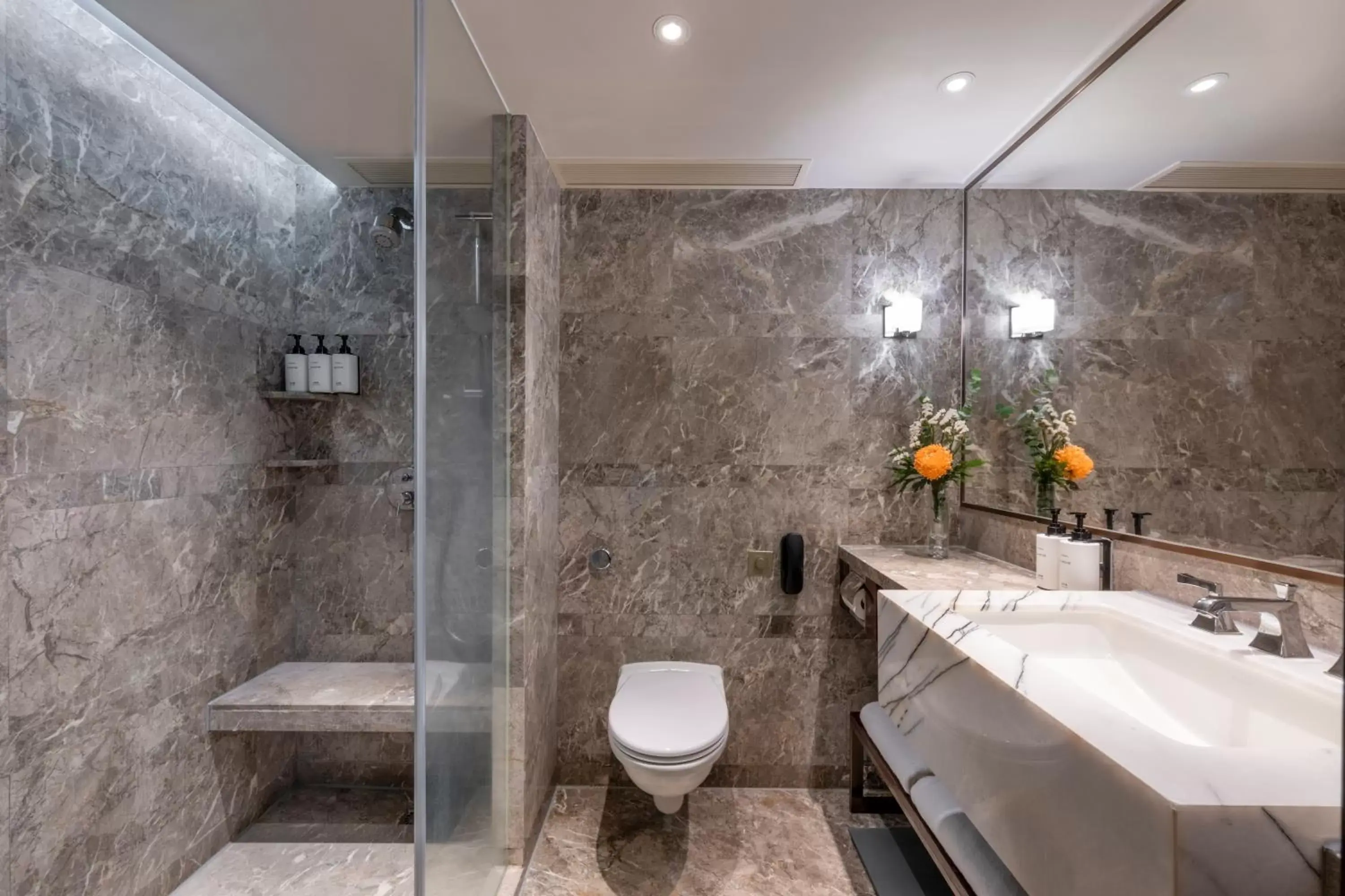 Bathroom in InterContinental Grand Stanford Hong Kong, an IHG Hotel