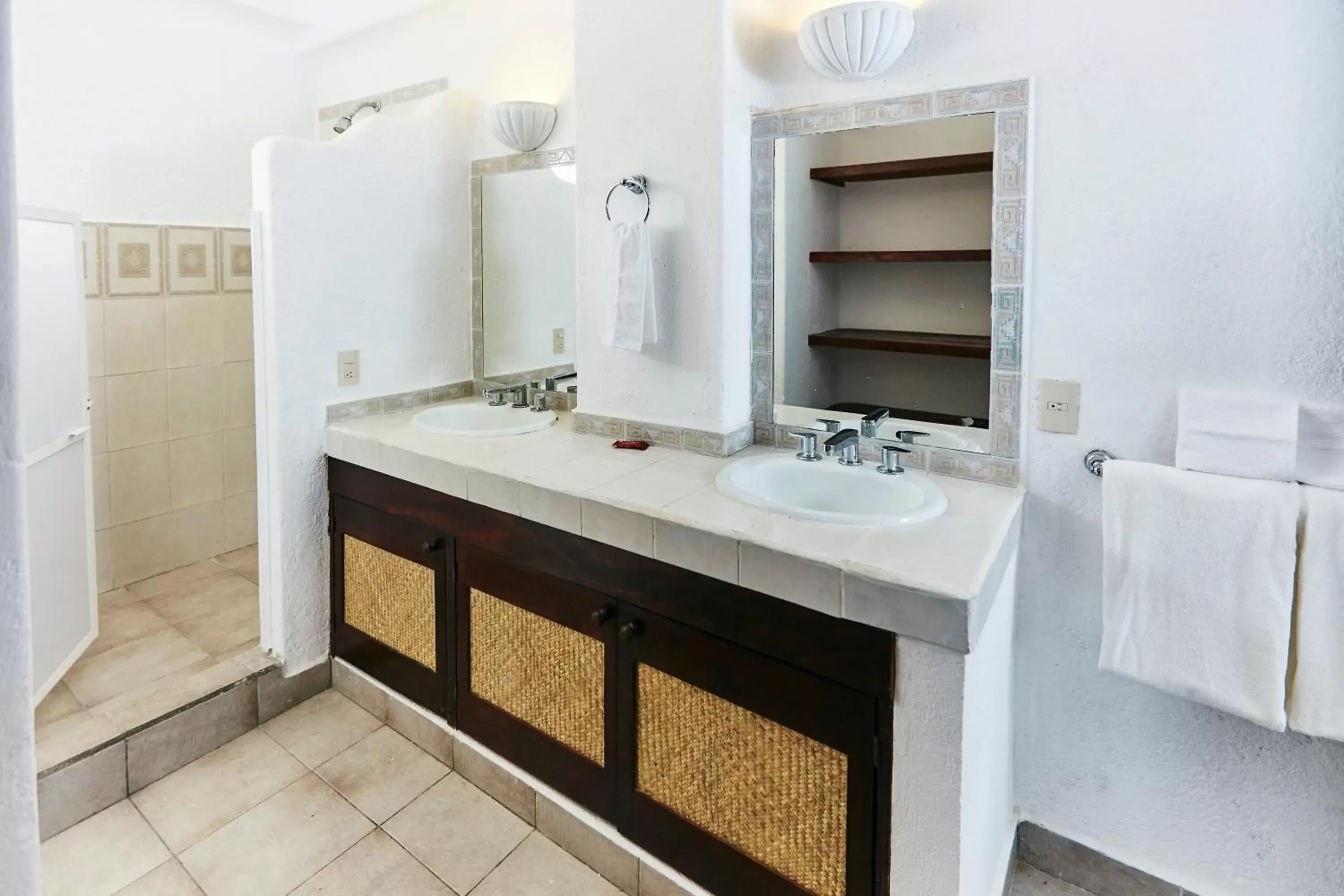 Bathroom in Hotel Suites Ixtapa Plaza